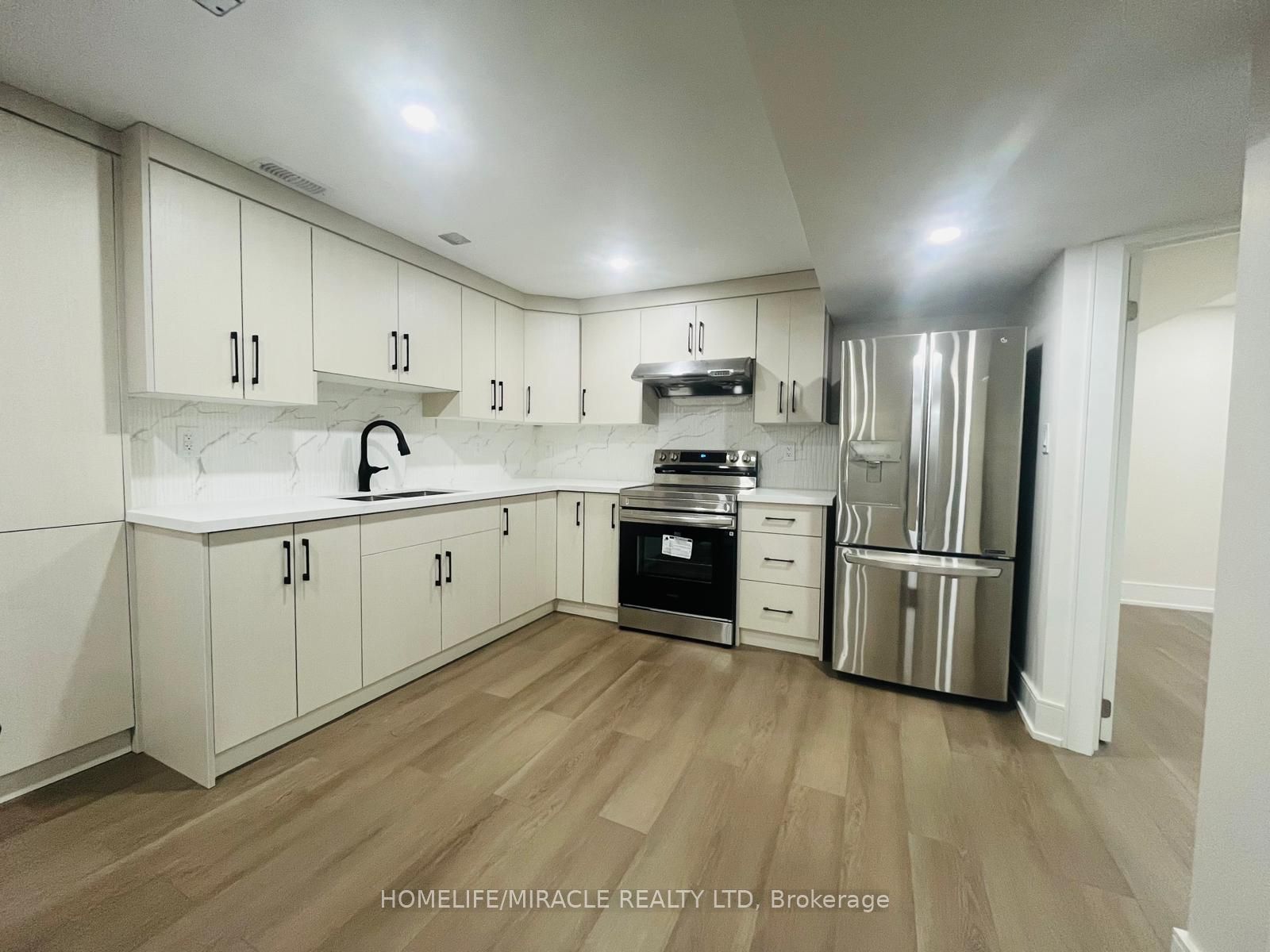 28 Fishlock Street, Ajax, ON L1Z 1G3 photo 2
