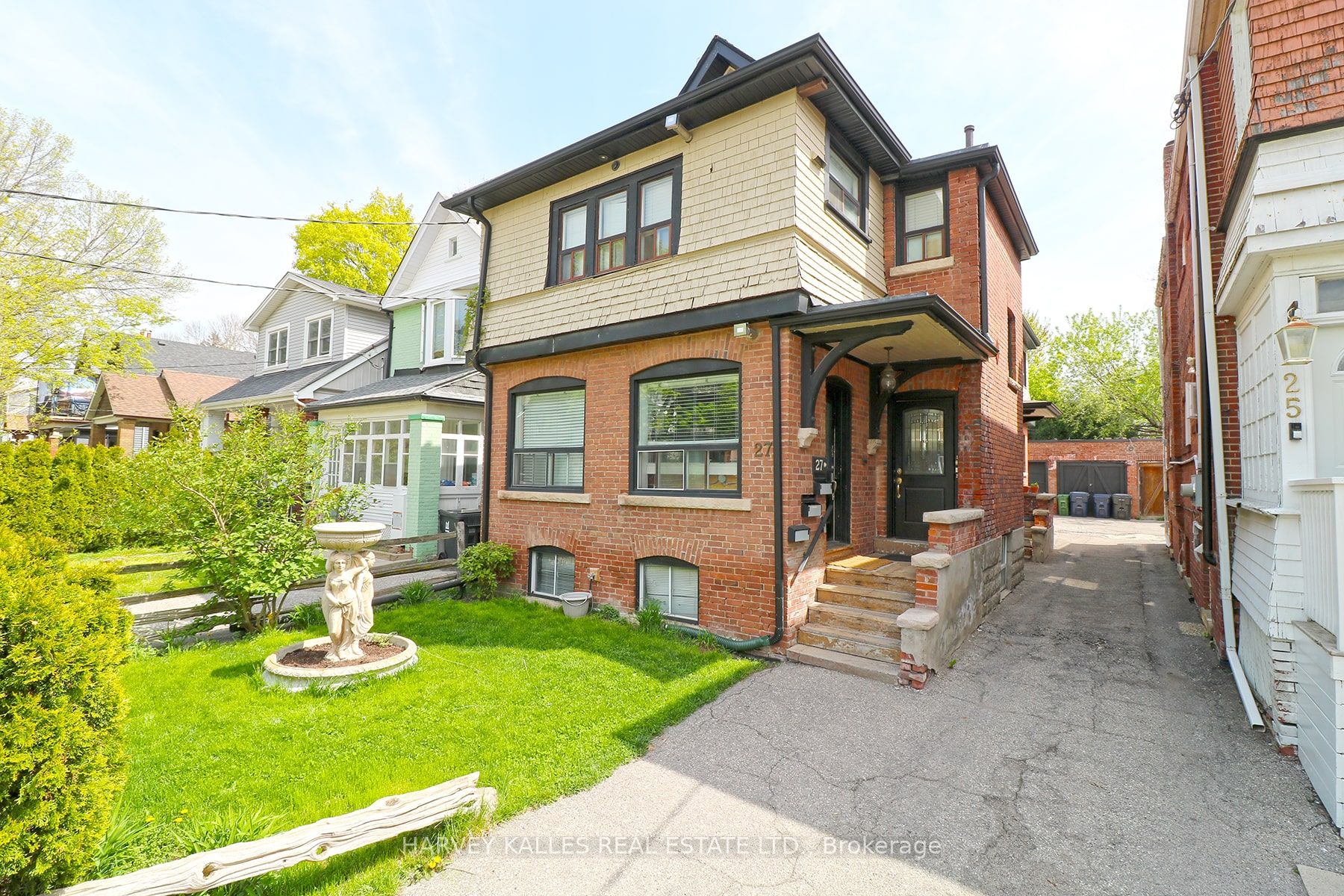 27 Hiawatha Road 5, Toronto, ON M4L 2X7