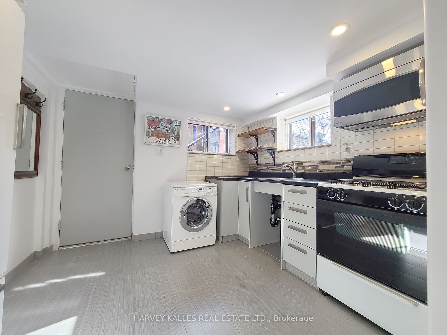 27 Hiawatha Road 5, Toronto, ON M4L 2X7 photo 5