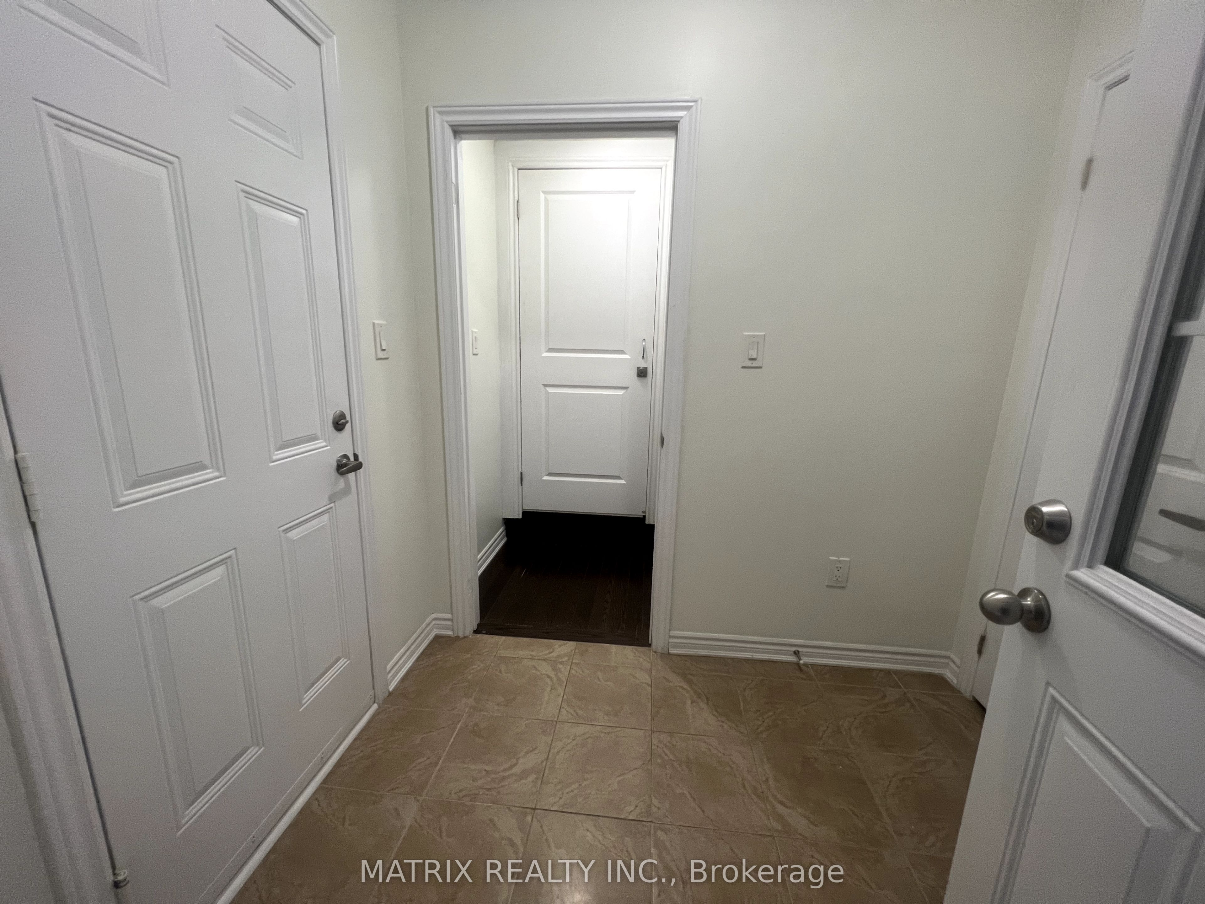 2227 Sunflower Road, Pickering, ON L1X 0E2 photo 2