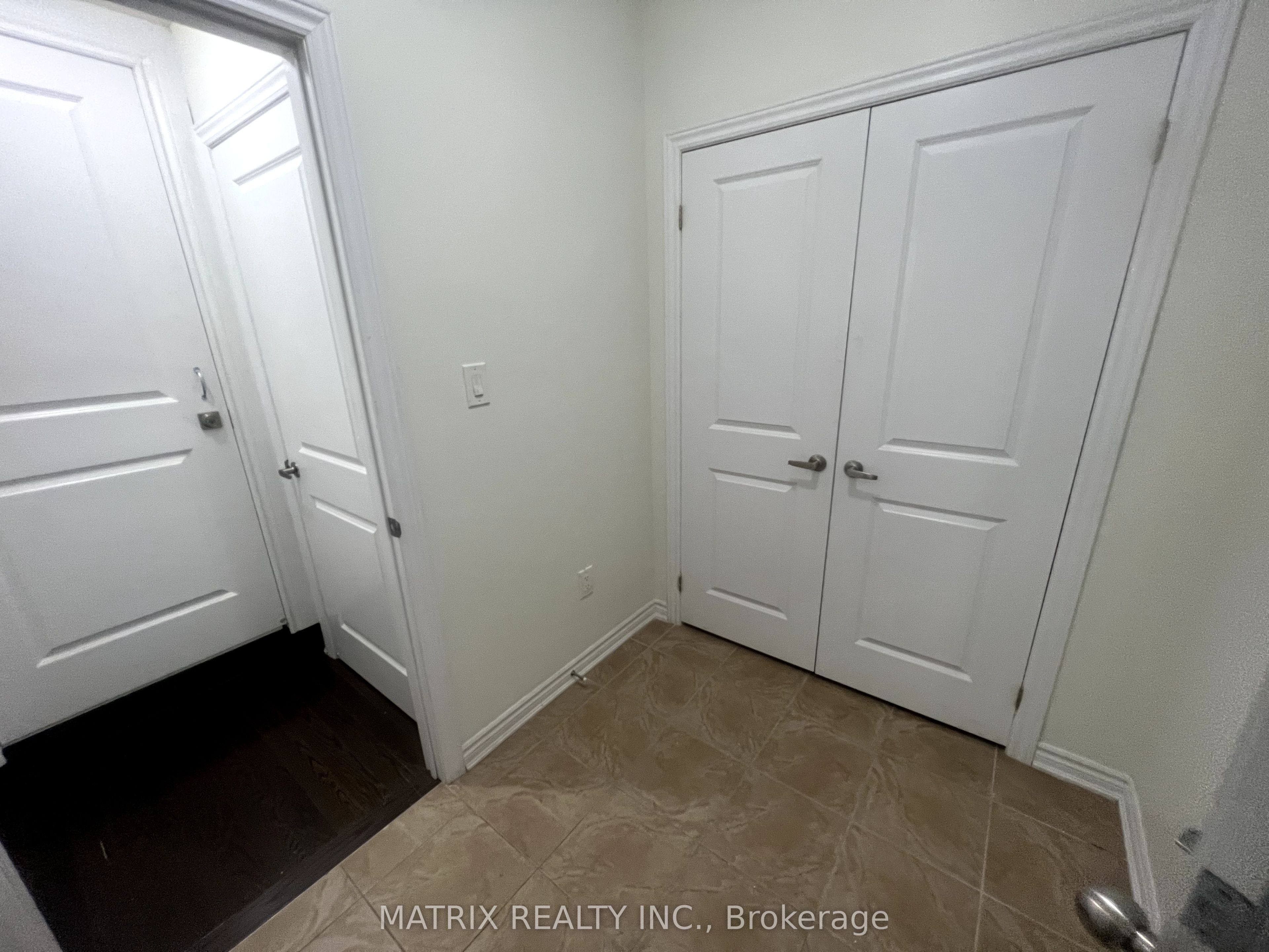 2227 Sunflower Road, Pickering, ON L1X 0E2 photo 3