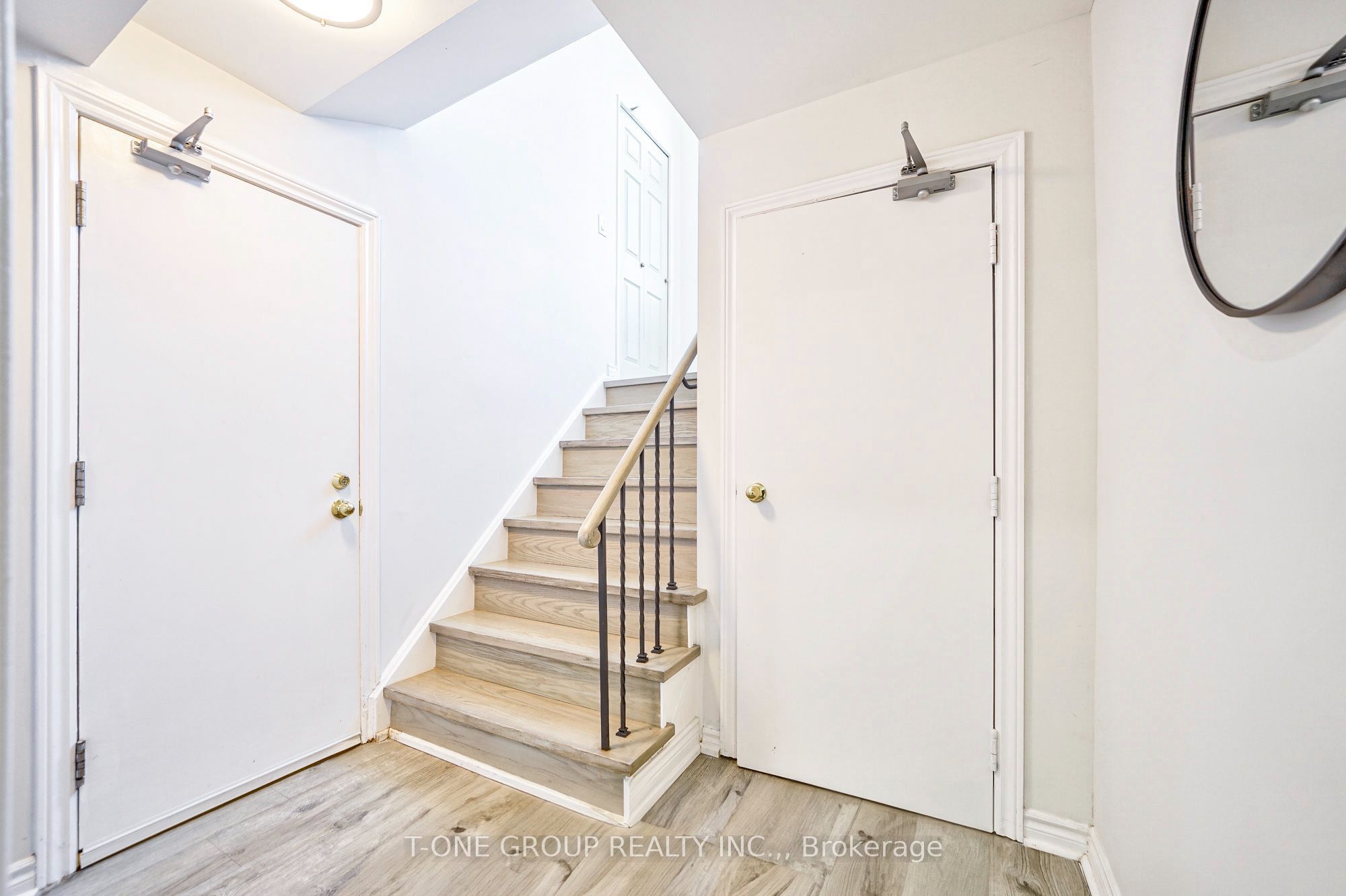 18 Castle Hill Drive, Toronto, ON M1T 2Y3 photo 2