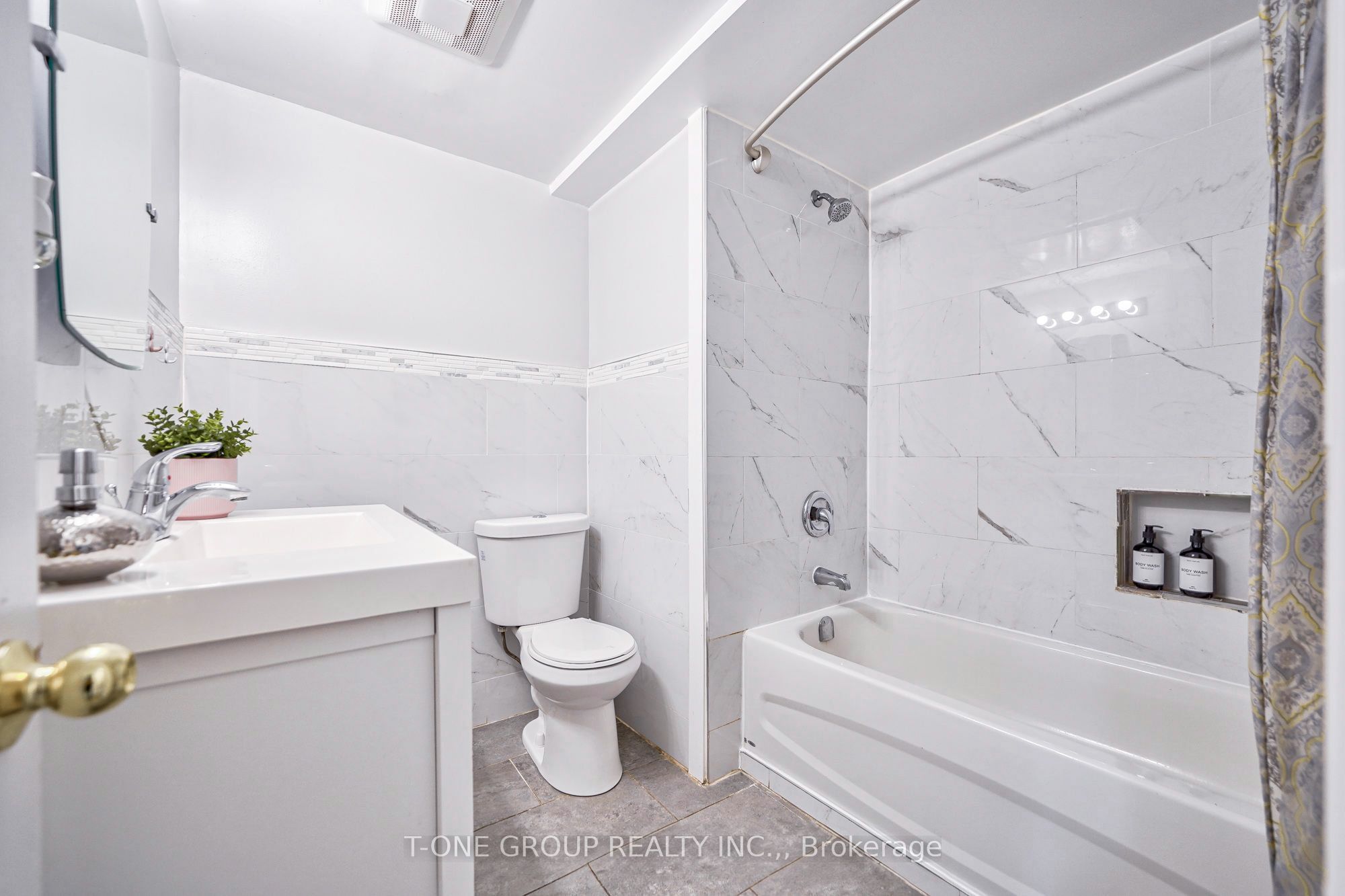 18 Castle Hill Drive, Toronto, ON M1T 2Y3 photo 4
