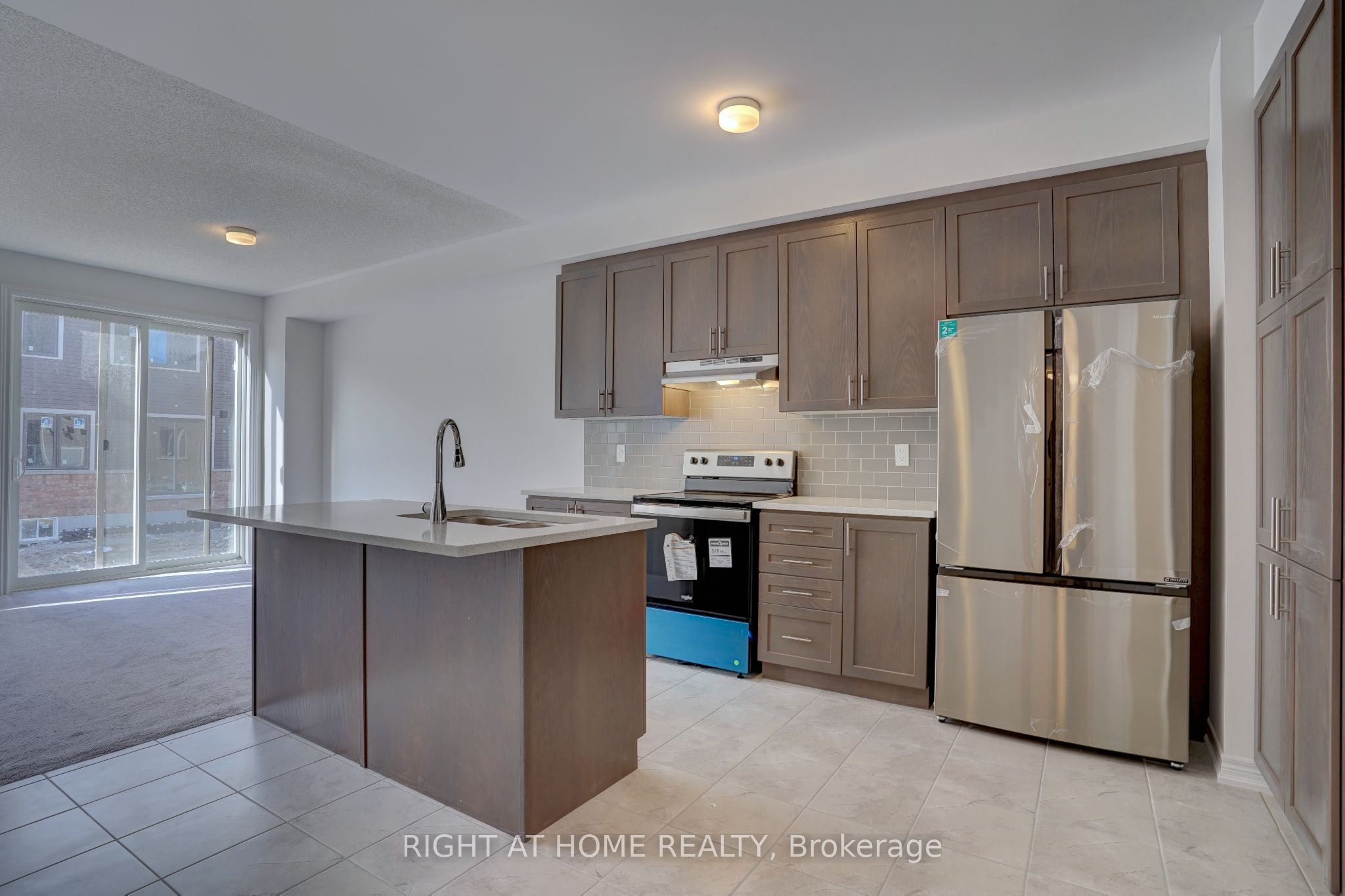2038 CAMERON LOTT Crescent, Oshawa, ON L1L 0S1 photo 5