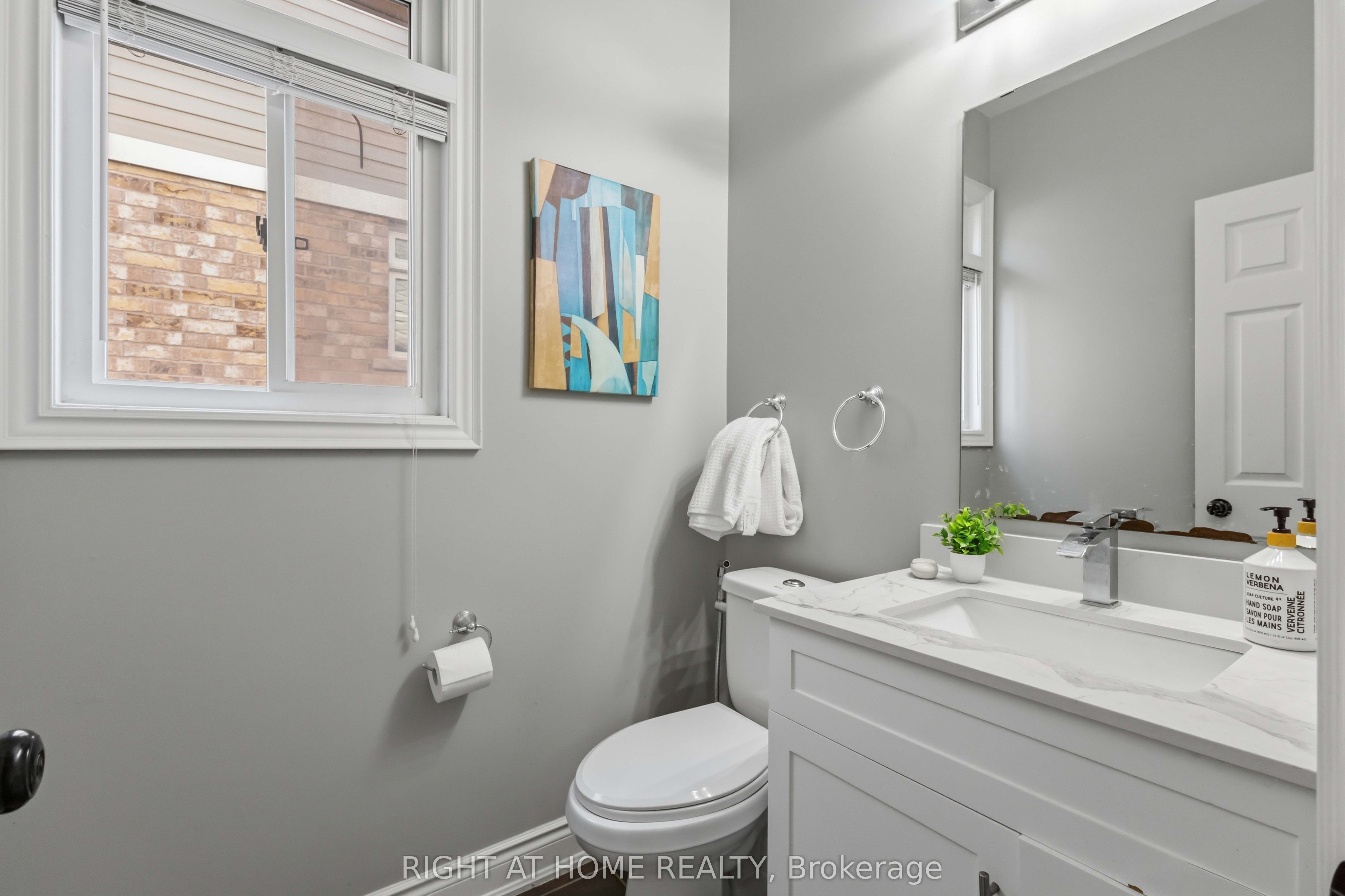 1649 Quail Run Drive Main, Oshawa, ON L1K 0L9 photo 4