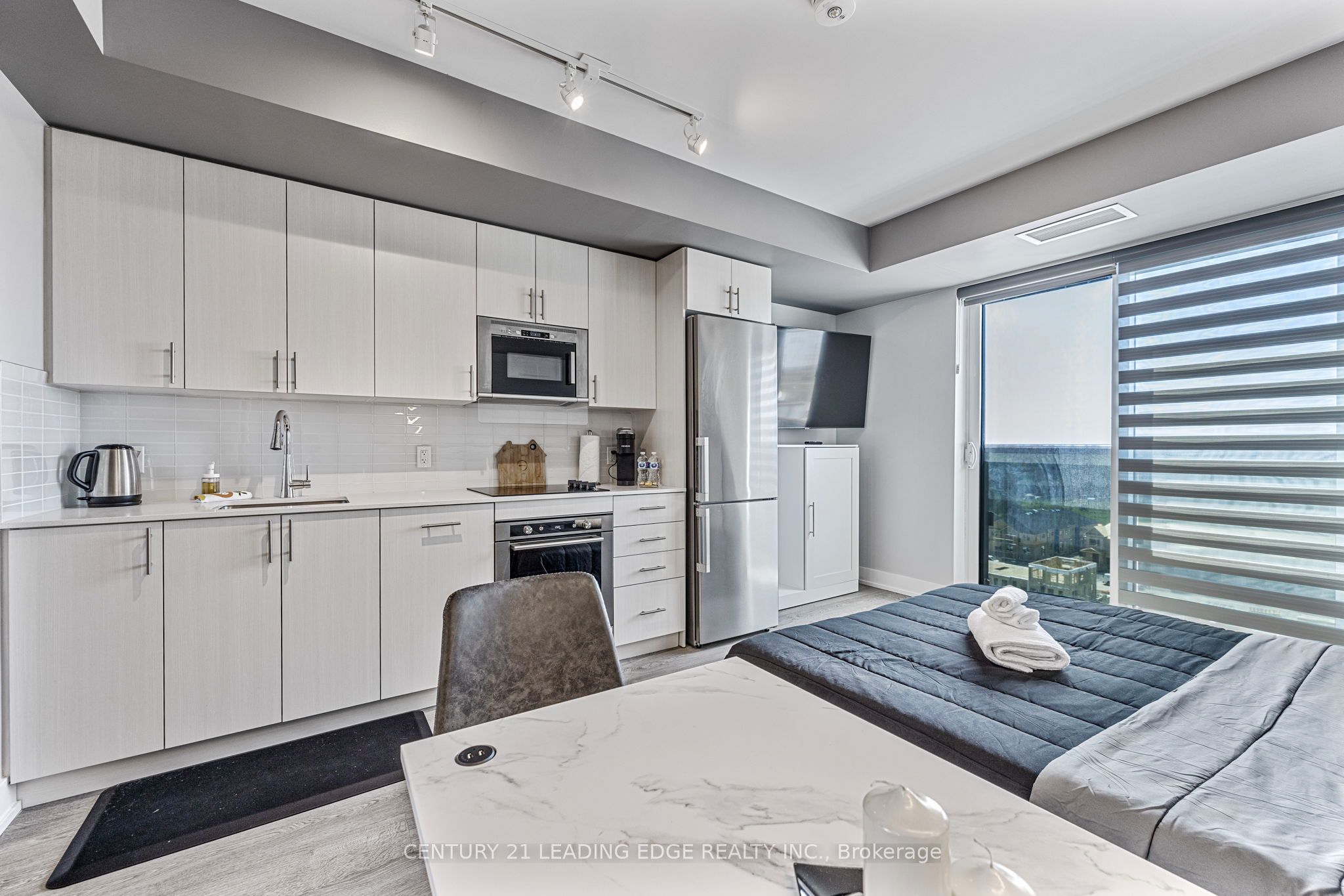 2550 SIMCOE Street N 819, Oshawa, ON L1L 0R5 photo 3