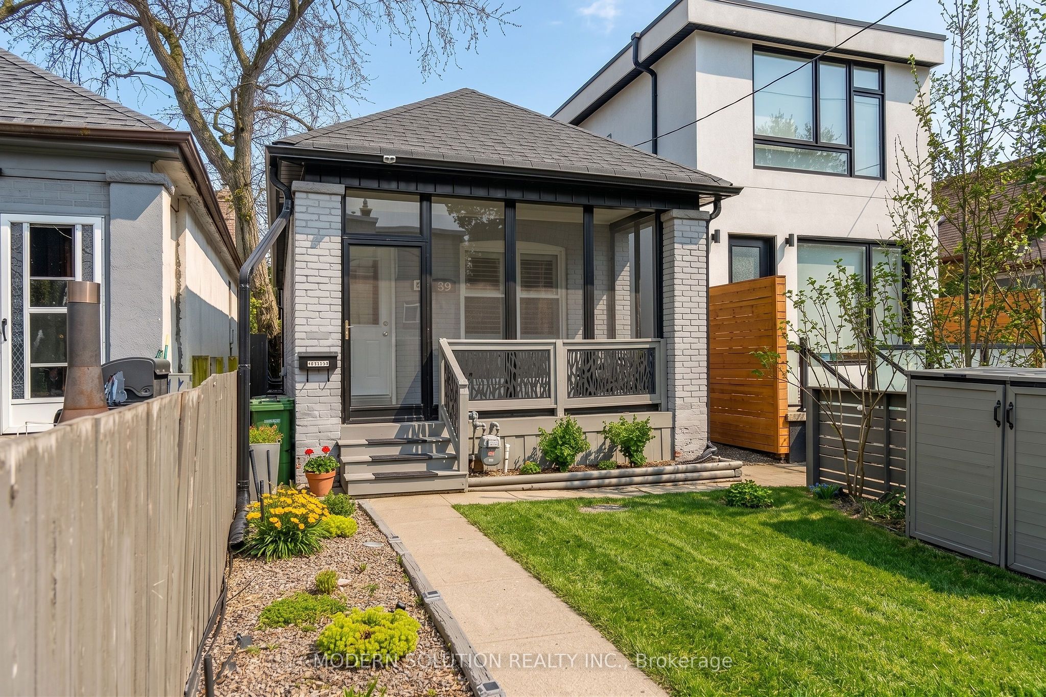 741 Milverton Boulevard, Toronto, ON M4C 1Y3 photo 2