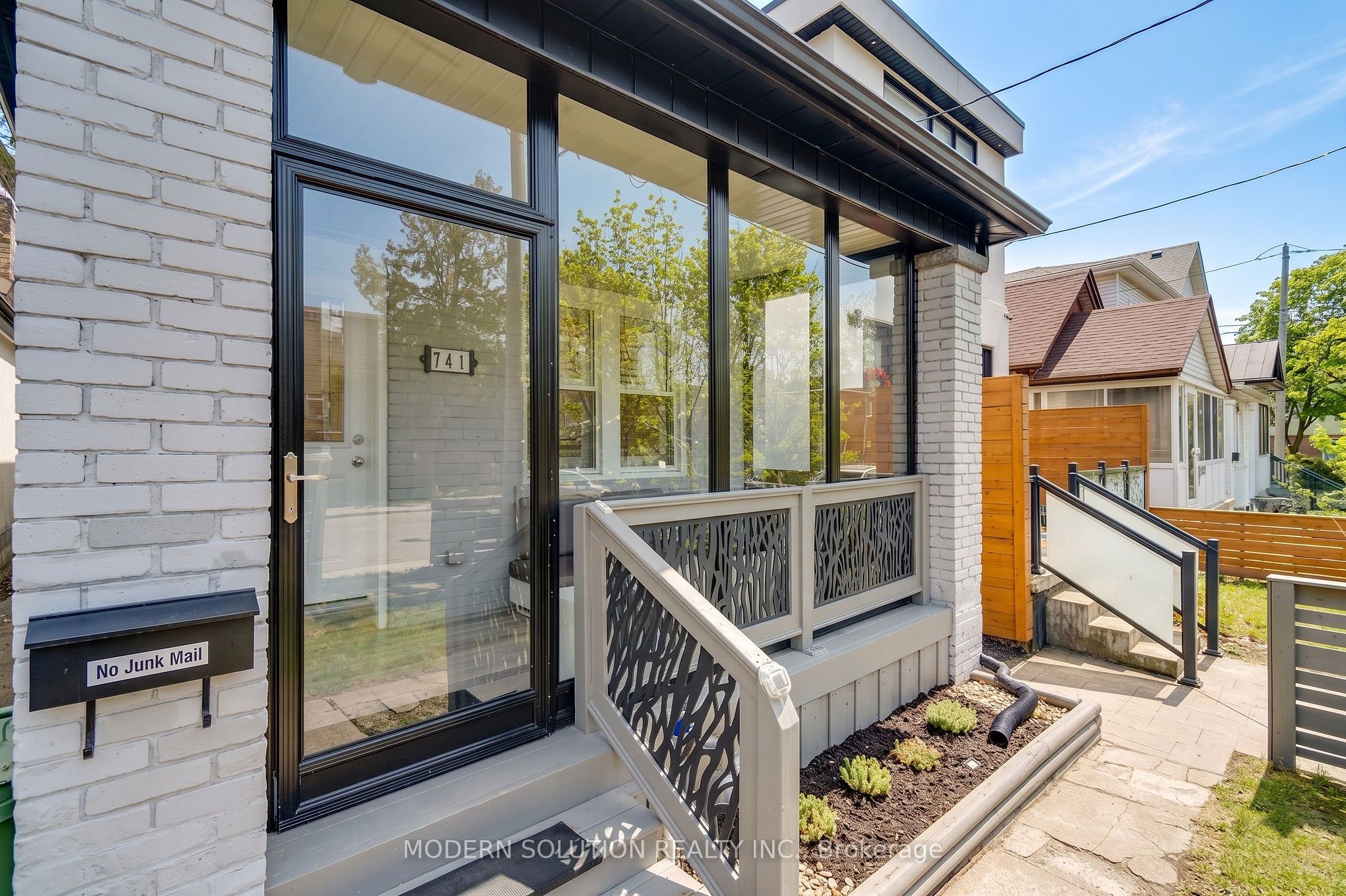 741 Milverton Boulevard, Toronto, ON M4C 1Y3 photo 3