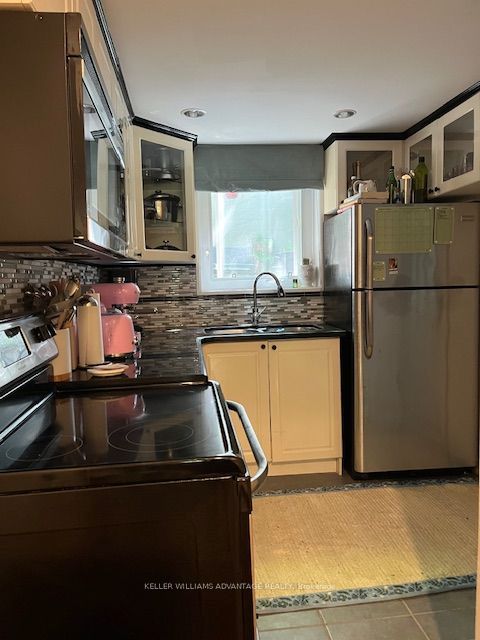 823 Craven Road, Toronto, ON M4L 2Z7 photo 3