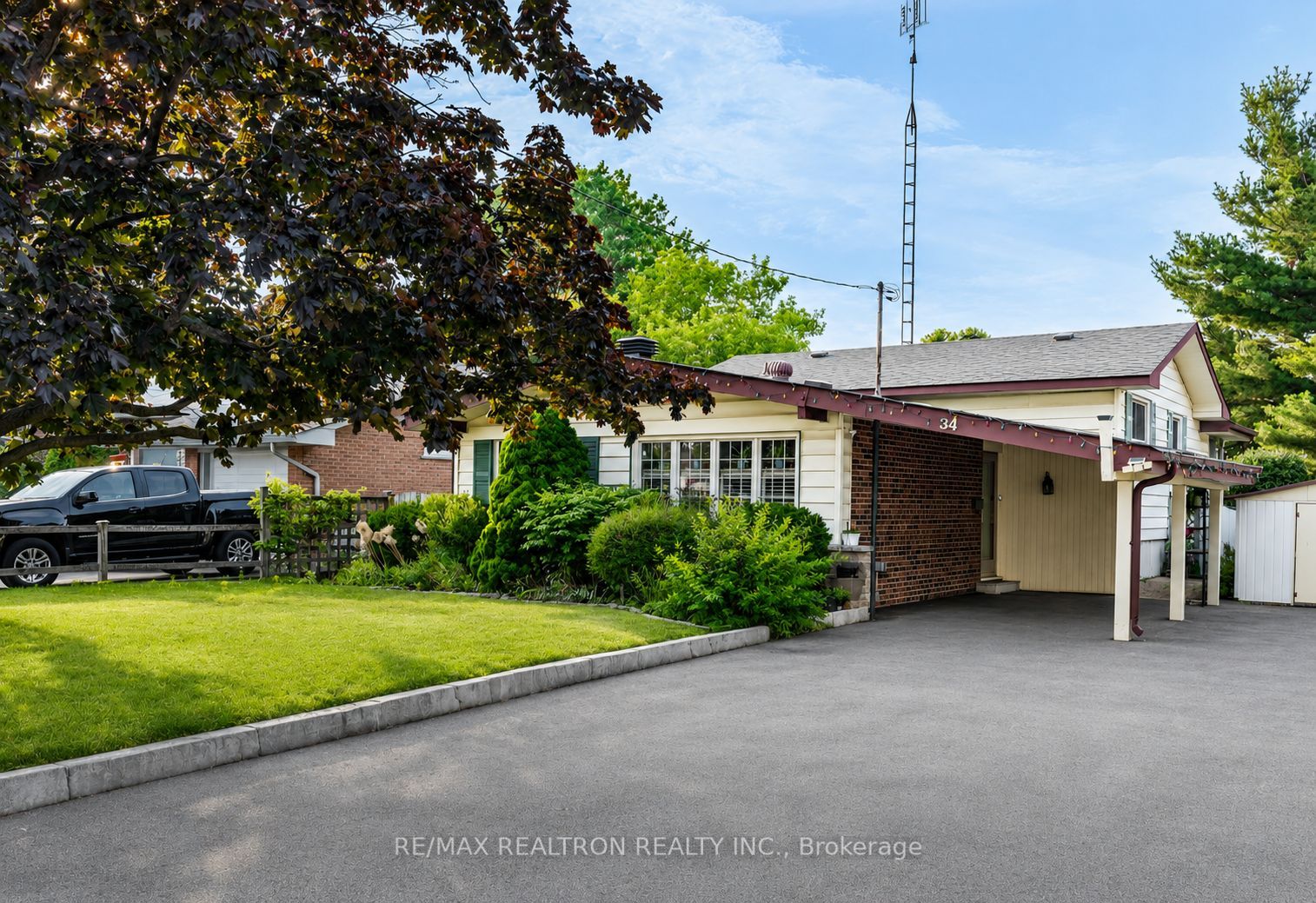 34 Taunton Road W, Oshawa, ON L1G 3T2