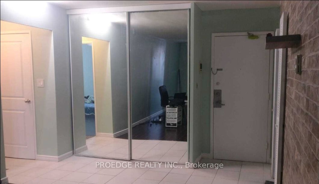 5 Massey Square 102, Toronto, ON M4C 5L6 photo 2
