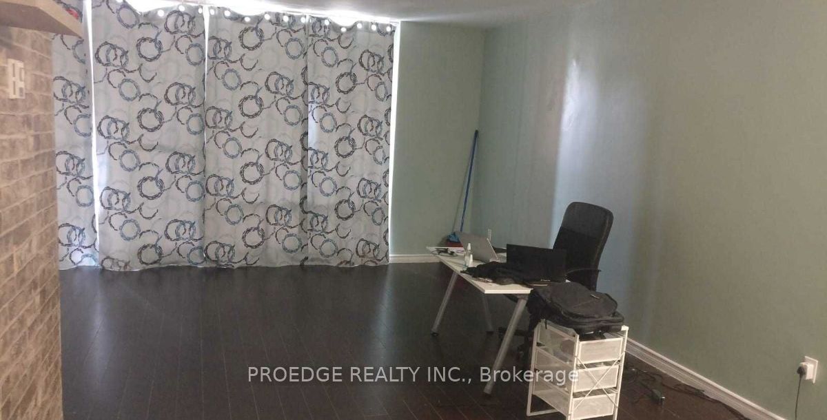 5 Massey Square 102, Toronto, ON M4C 5L6 photo 5