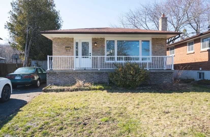 258 Quetico Avenue Main, Oshawa, ON L1J 1G2
