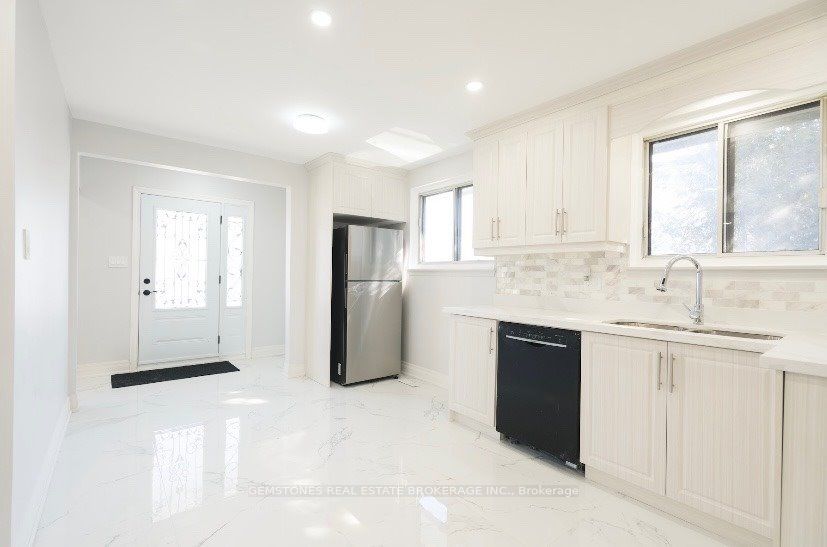 258 Quetico Avenue Main, Oshawa, ON L1J 1G2 photo 4
