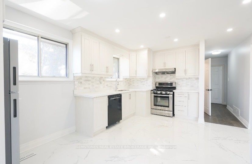 258 Quetico Avenue Main, Oshawa, ON L1J 1G2 photo 5