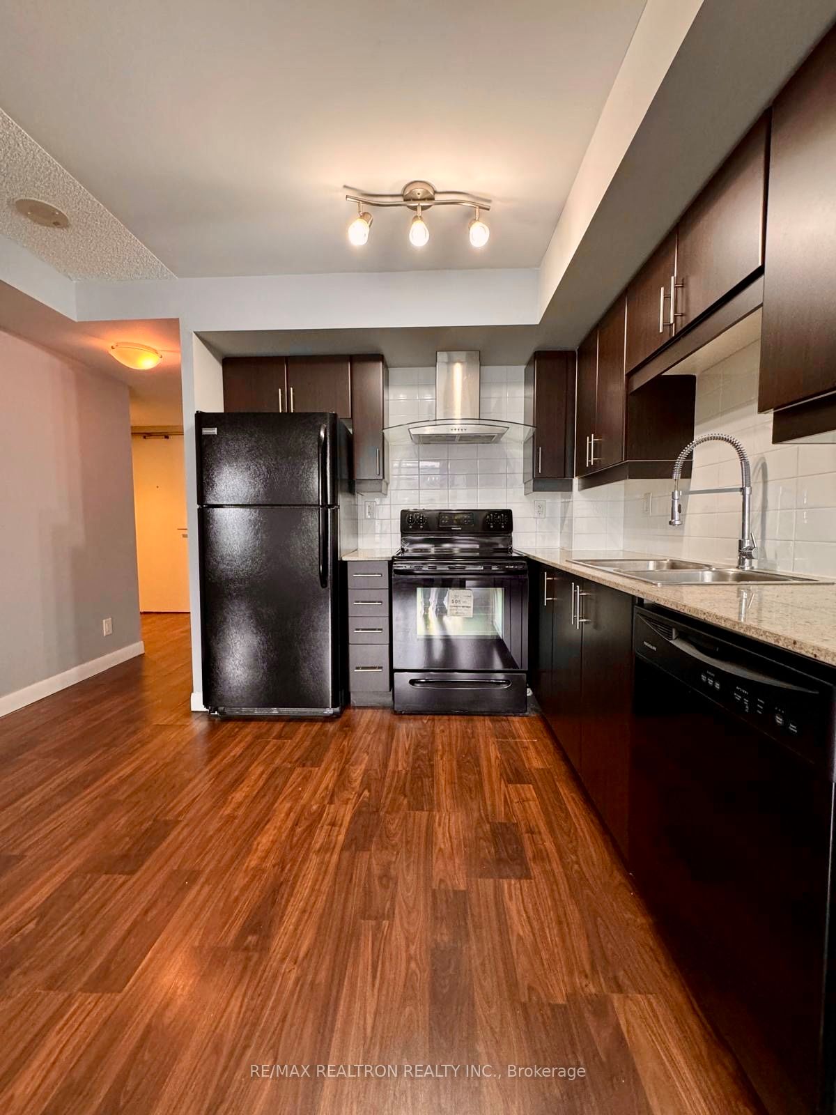 190 Borough Drive 1201, Toronto, ON M1P 0B6 photo 3