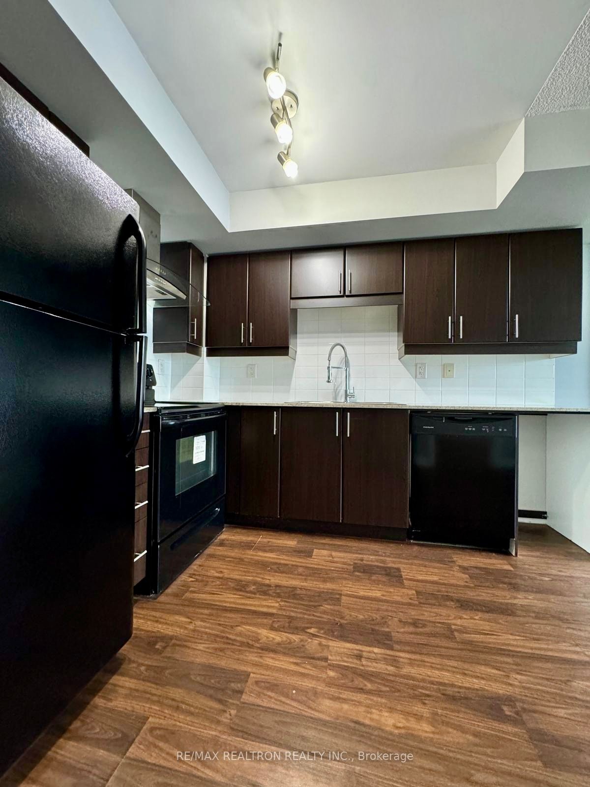190 Borough Drive 1201, Toronto, ON M1P 0B6 photo 4