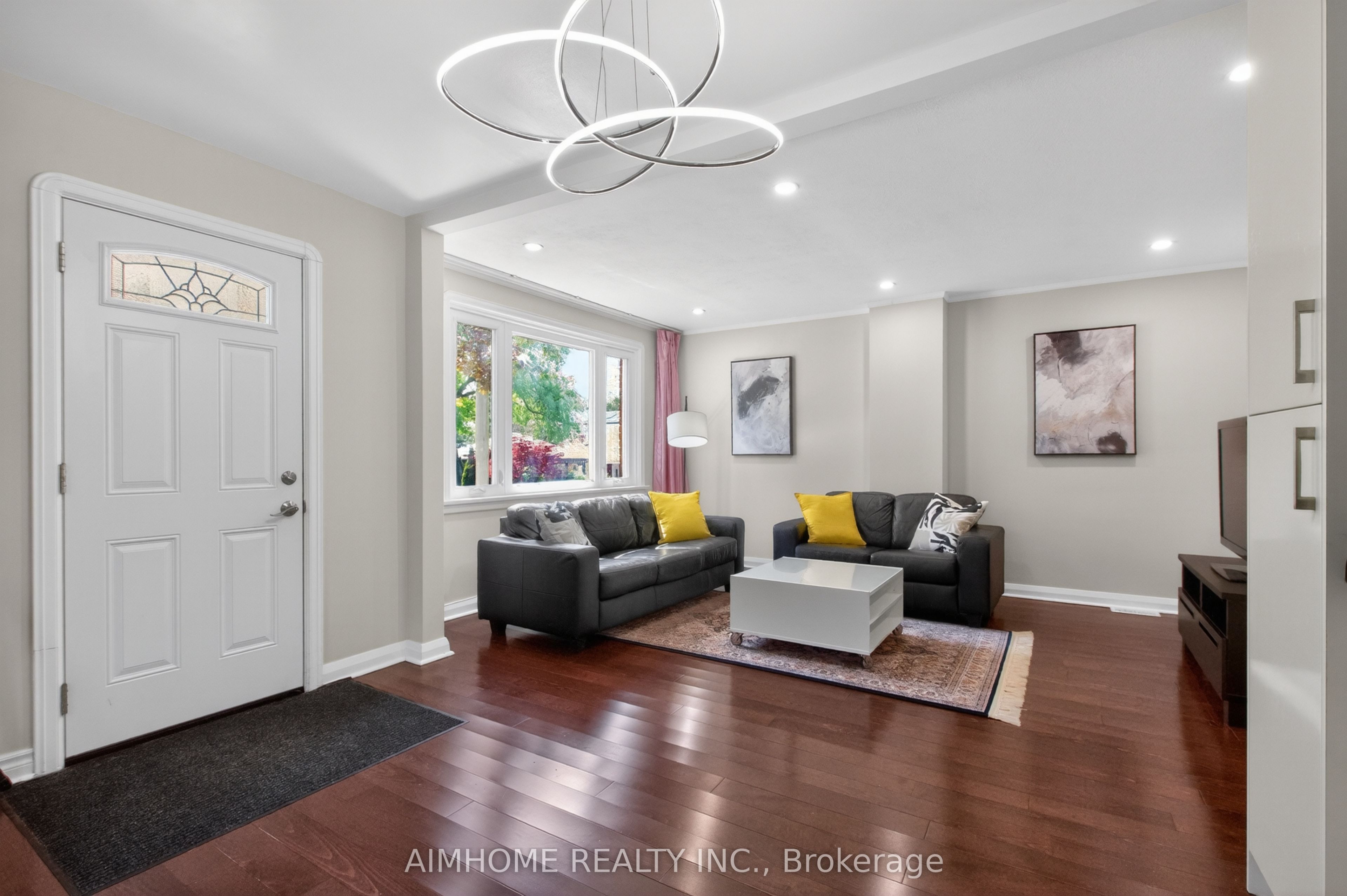 140 Meighen Avenue, Toronto, ON M4B 2H9 photo 2