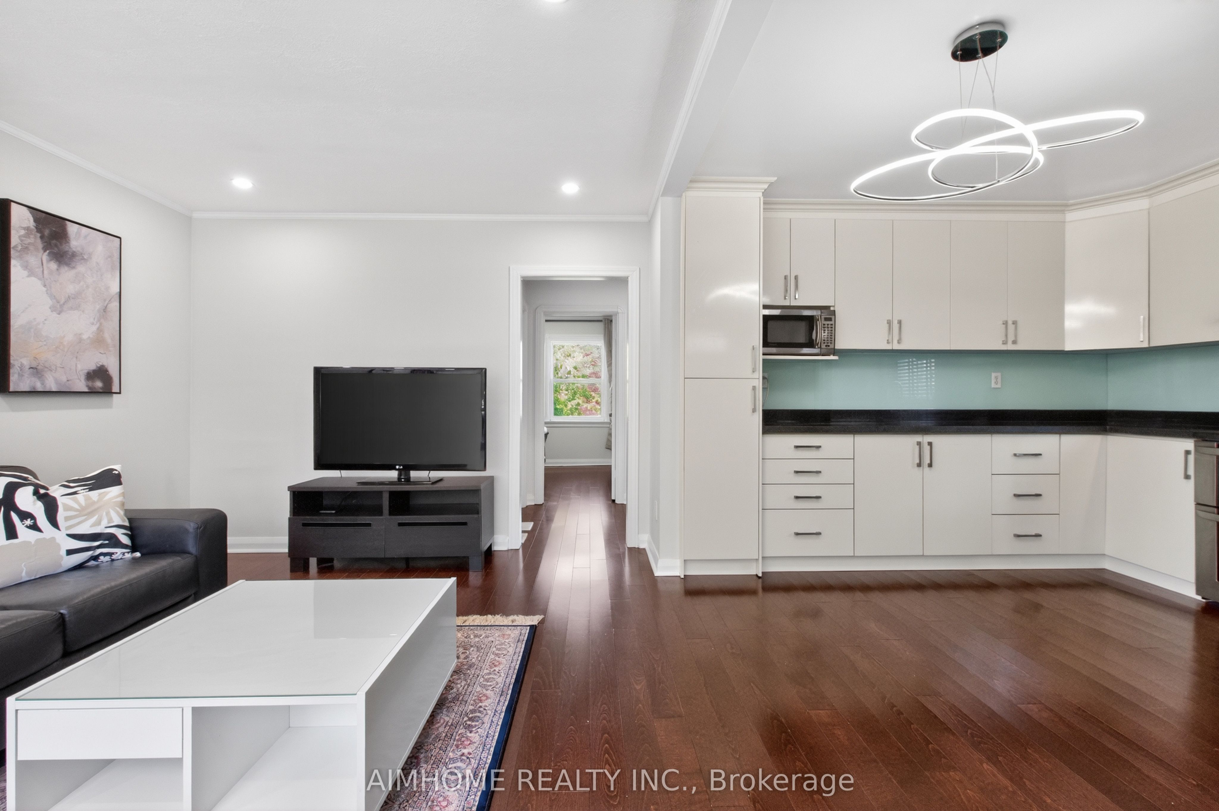 140 Meighen Avenue, Toronto, ON M4B 2H9 photo 4