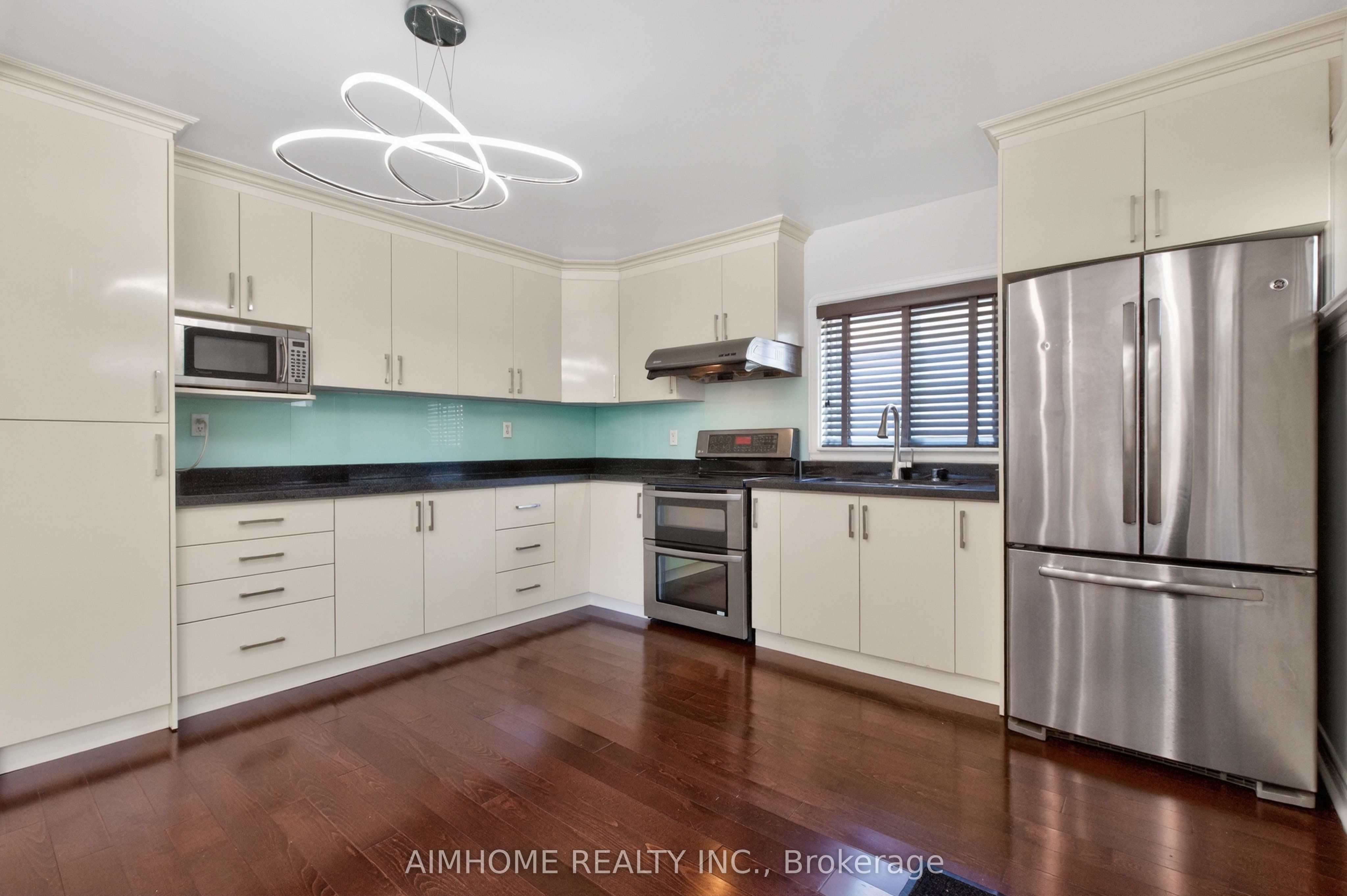140 Meighen Avenue, Toronto, ON M4B 2H9 photo 5