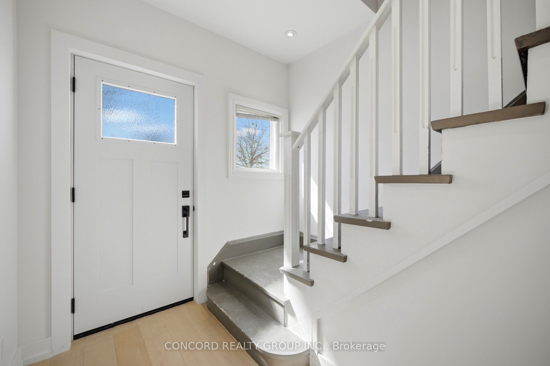 75 Ritson Road N, Oshawa, ON L1G 5P6 photo 2
