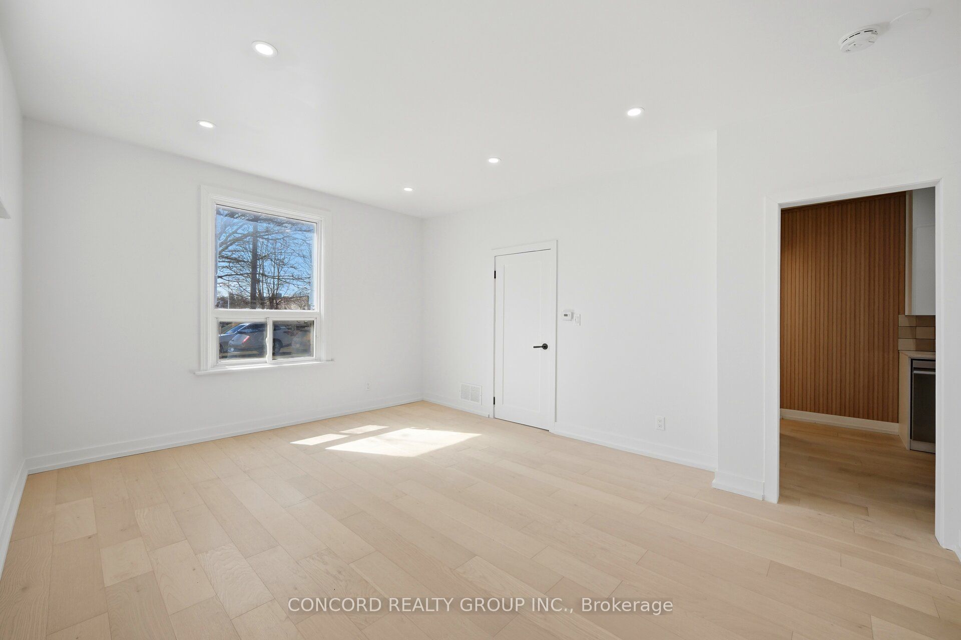 75 Ritson Road N, Oshawa, ON L1G 5P6 photo 3