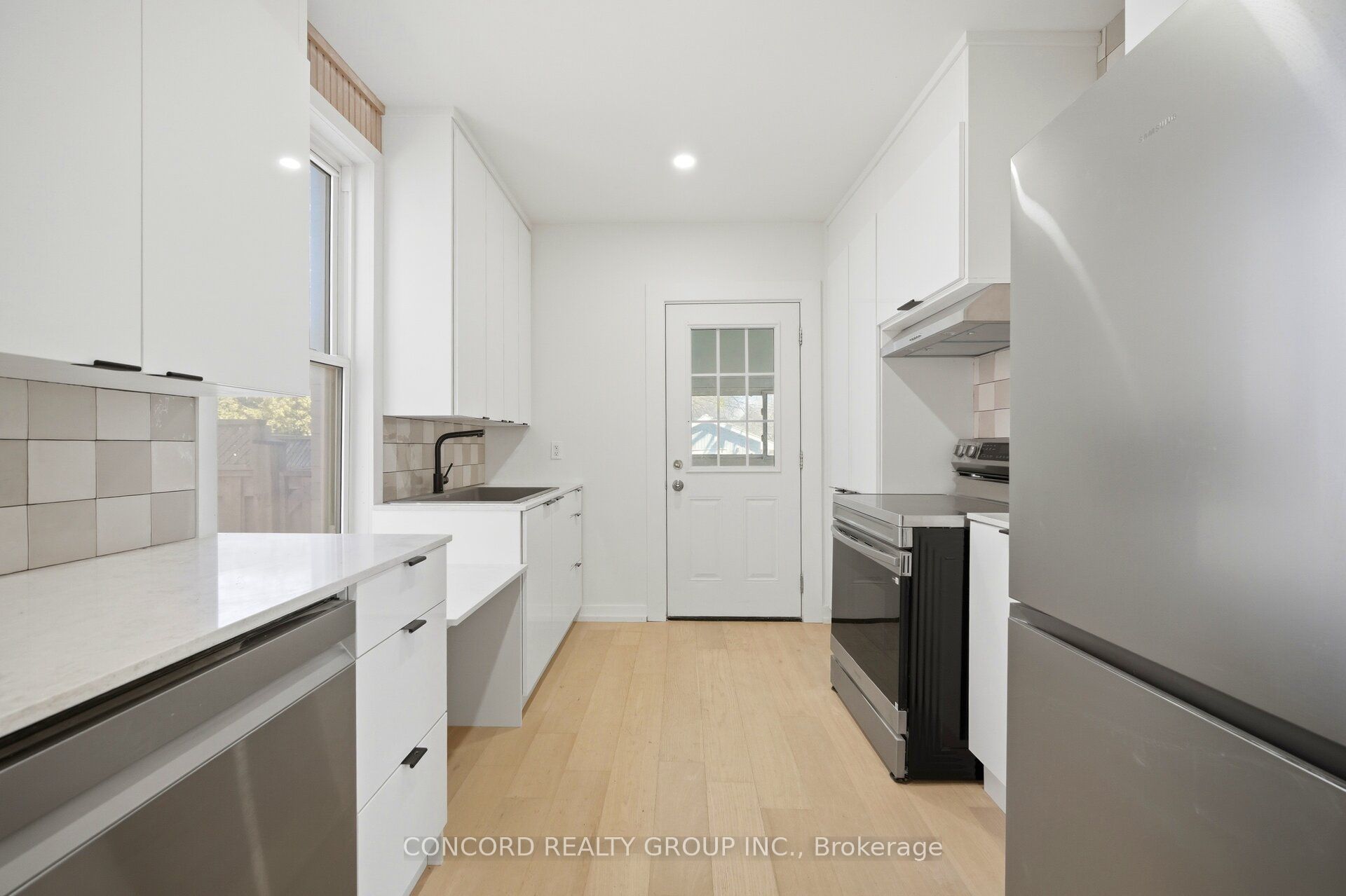 75 Ritson Road N, Oshawa, ON L1G 5P6 photo 5