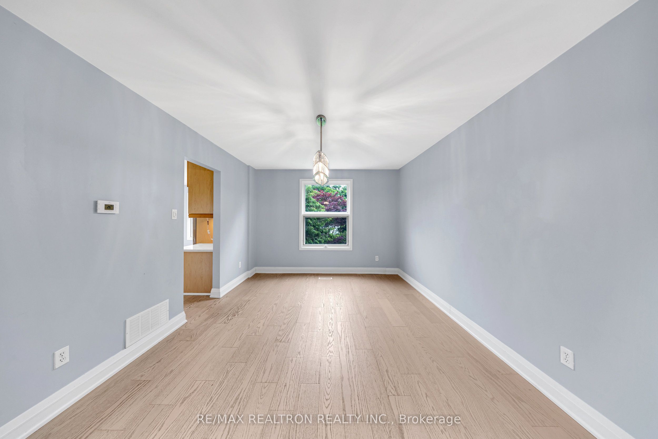 141 Hialeah Crescent Upper, Whitby, ON L1N 6V8 photo 3