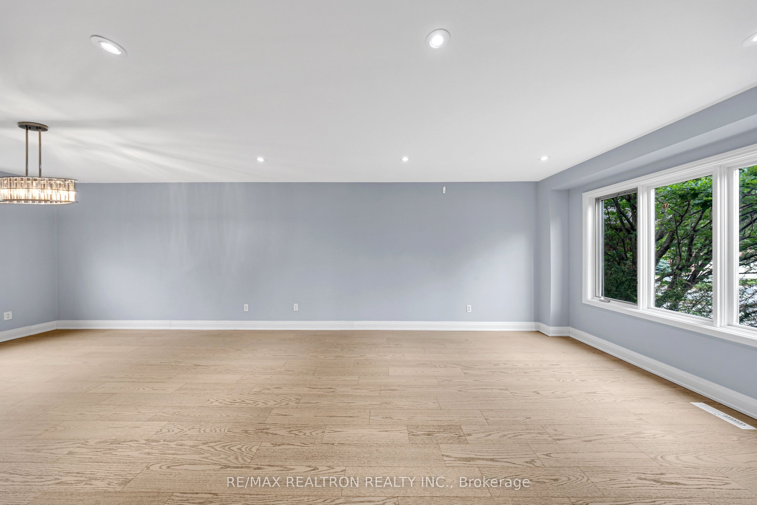 141 Hialeah Crescent Upper, Whitby, ON L1N 6V8 photo 4