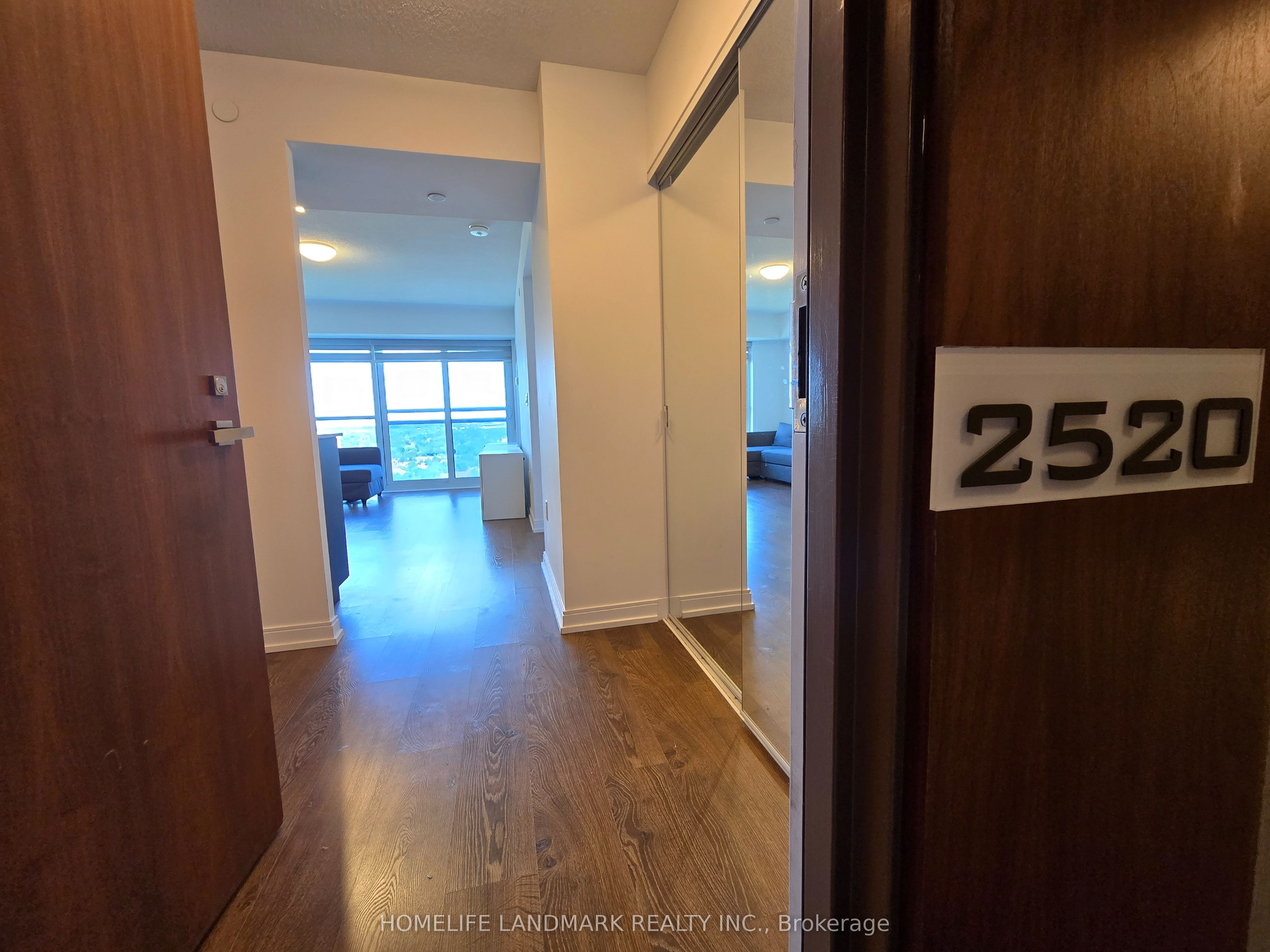 275 Village Green Square 2520, Toronto, ON M1S 0L8 photo 2
