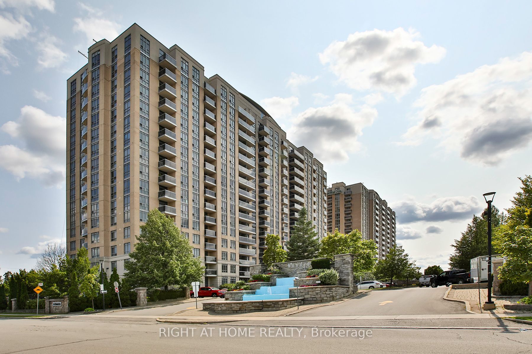 18 Mondeo Drive 626, Toronto, ON M1P 5C8 photo 2