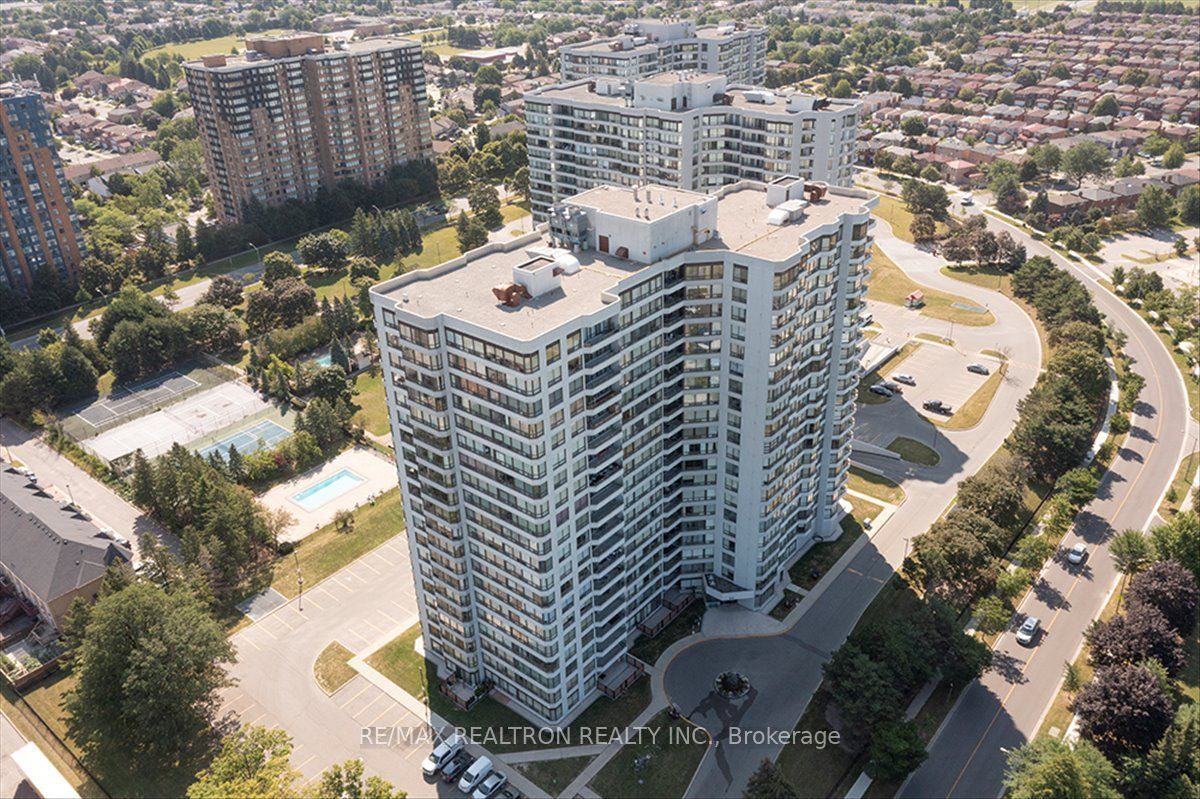 300 Alton Towers Circle 711, Toronto, ON M1V 4X9