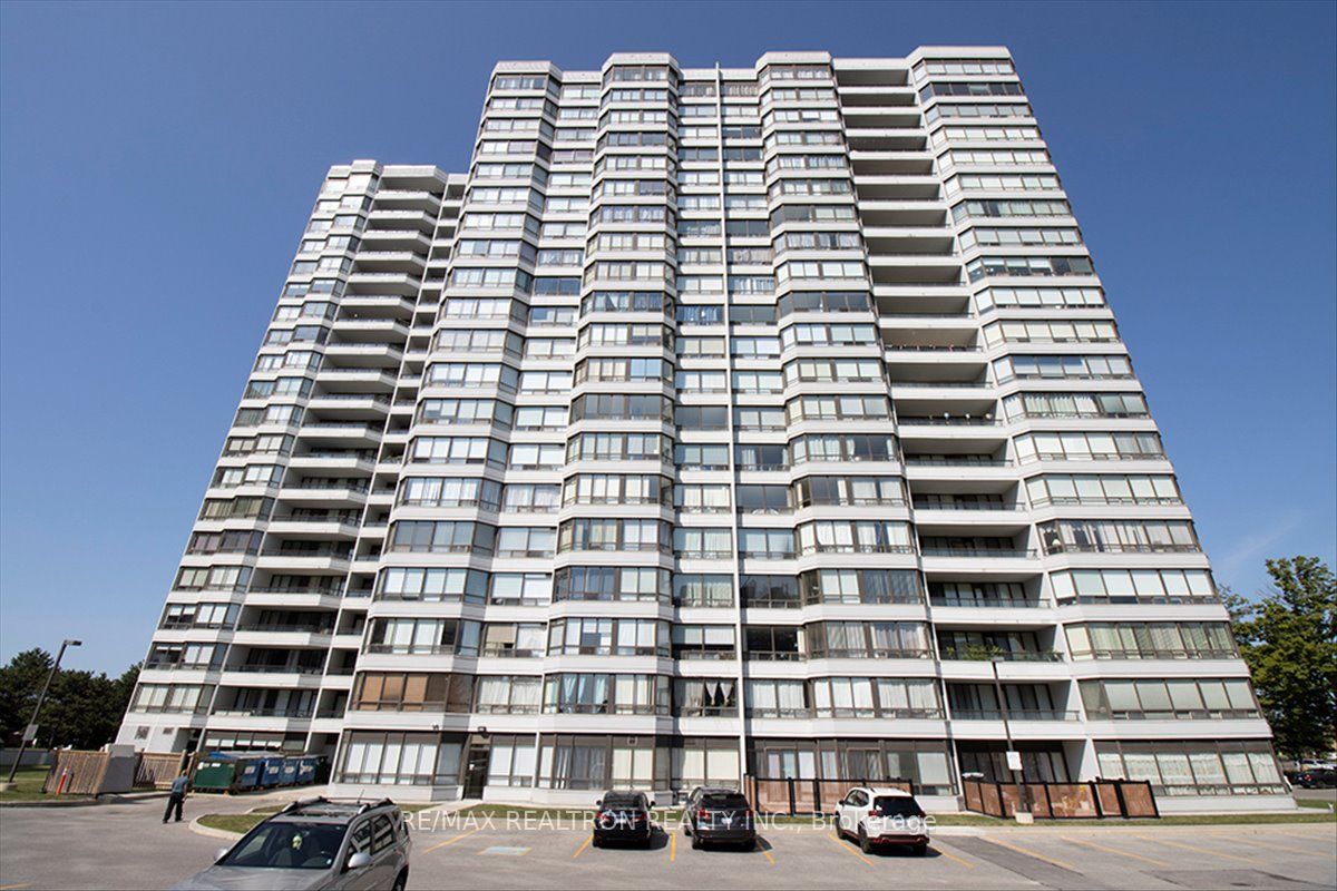 300 Alton Towers Circle 711, Toronto, ON M1V 4X9 photo 3