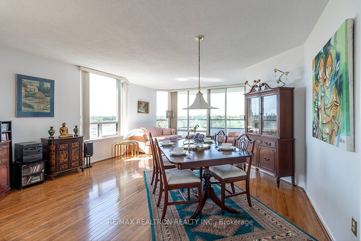300 Alton Towers Circle 711, Toronto, ON M1V 4X9 photo 4