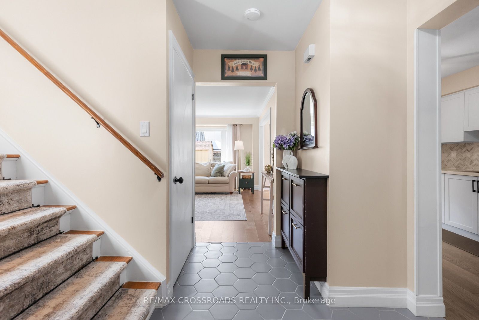 24 Harrison Court, Whitby, ON L1N 6E2 photo 5
