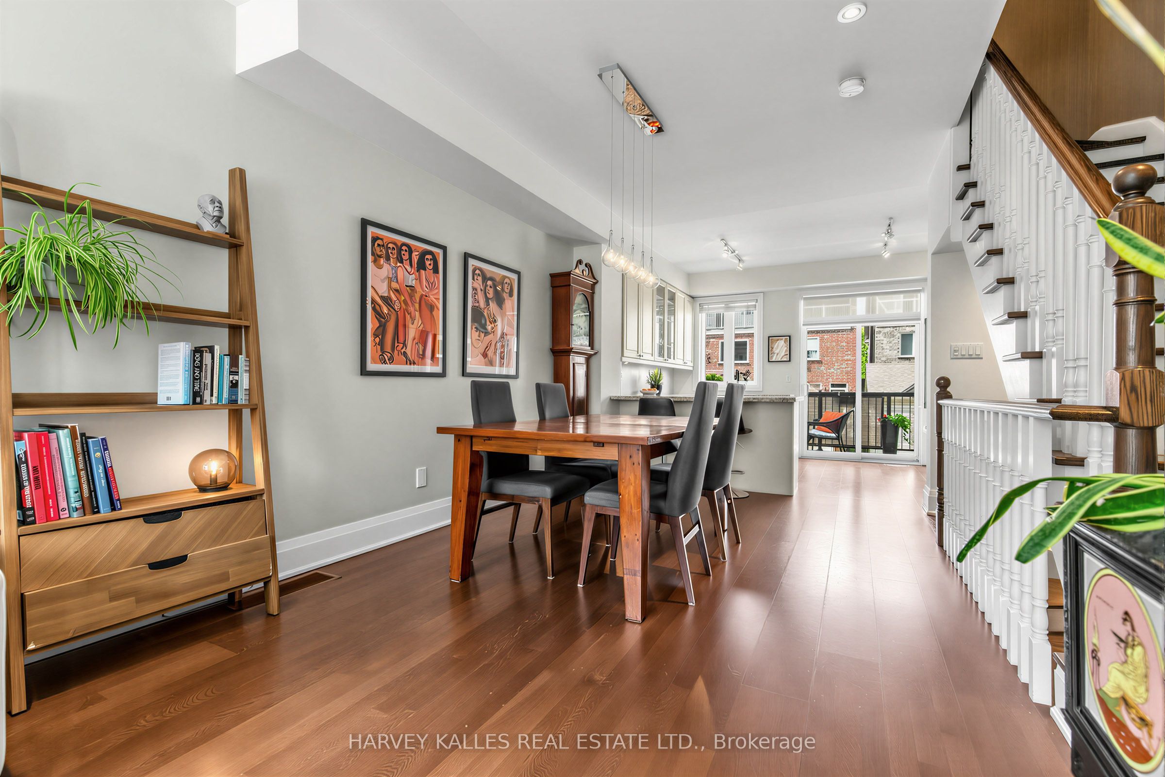 18 Sargent Lane, Toronto, ON M4E 3T9 photo 2