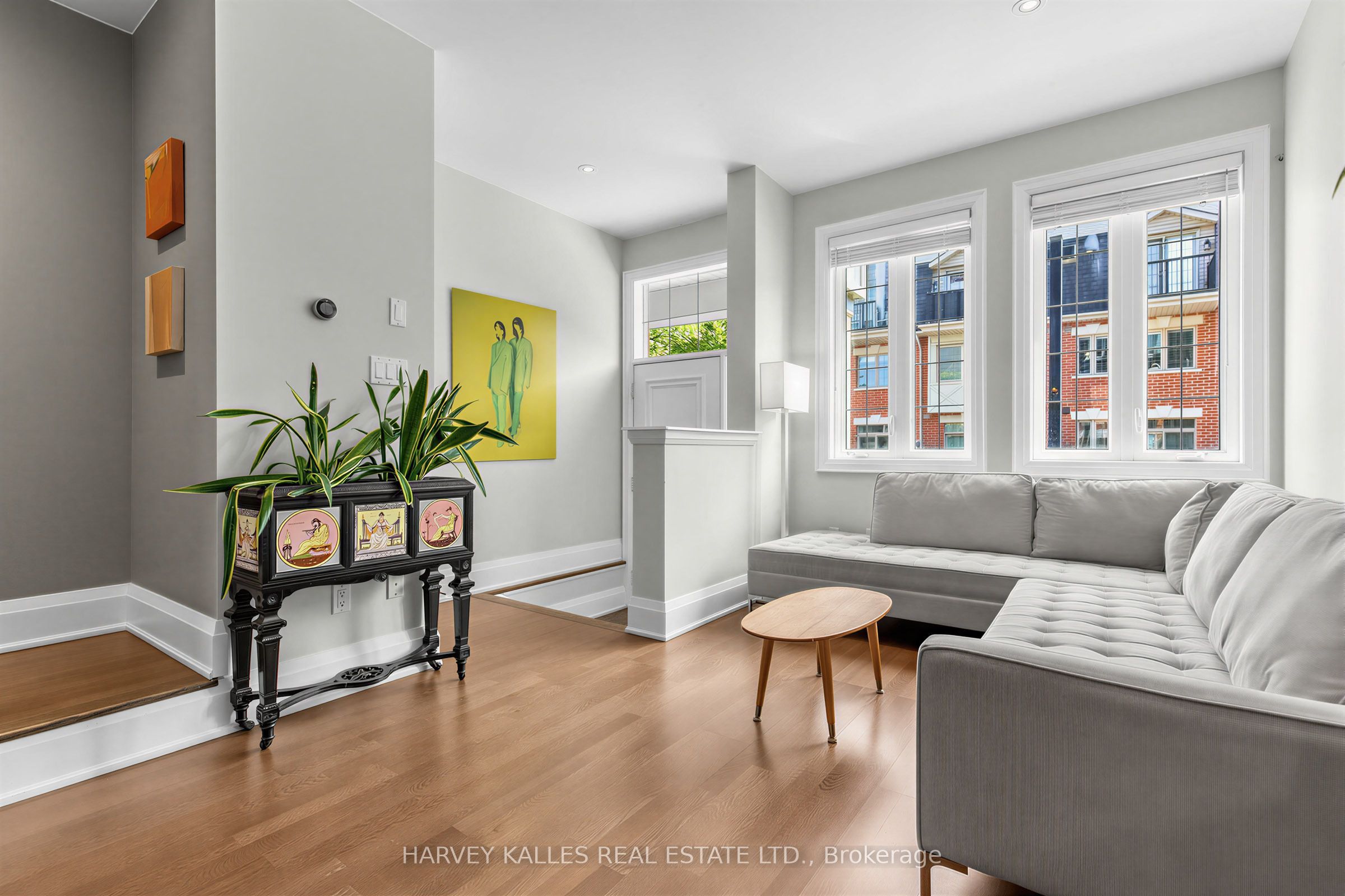 18 Sargent Lane, Toronto, ON M4E 3T9 photo 3