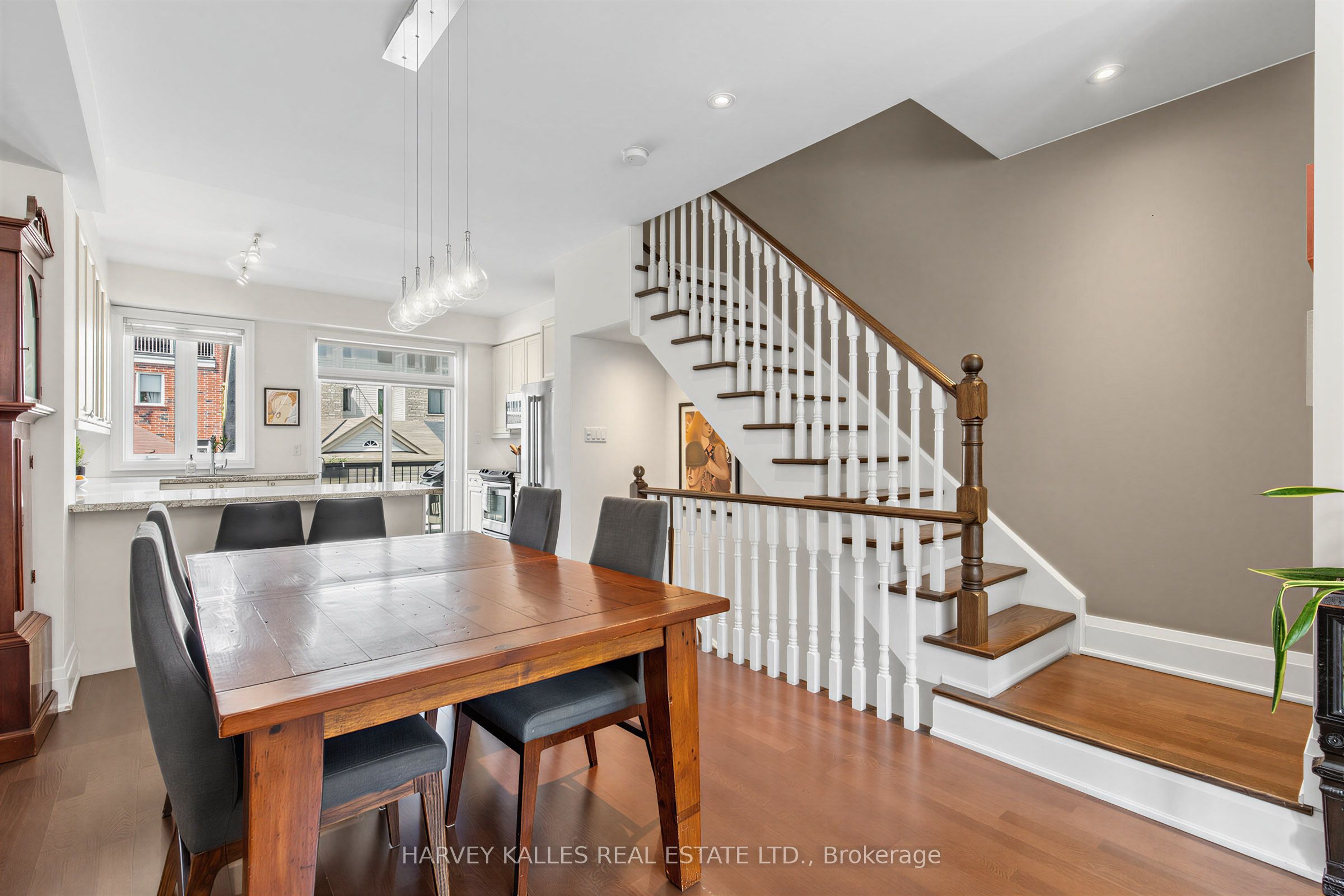 18 Sargent Lane, Toronto, ON M4E 3T9 photo 4