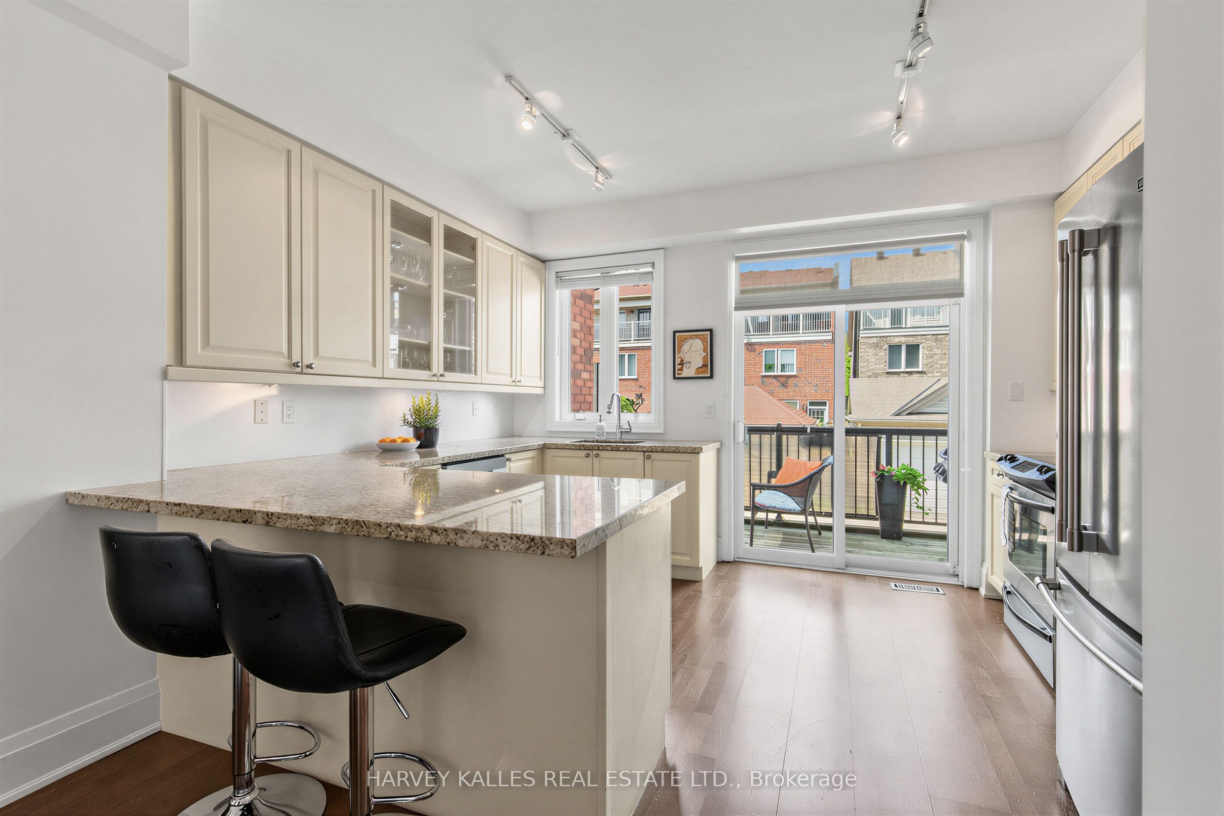 18 Sargent Lane, Toronto, ON M4E 3T9 photo 5