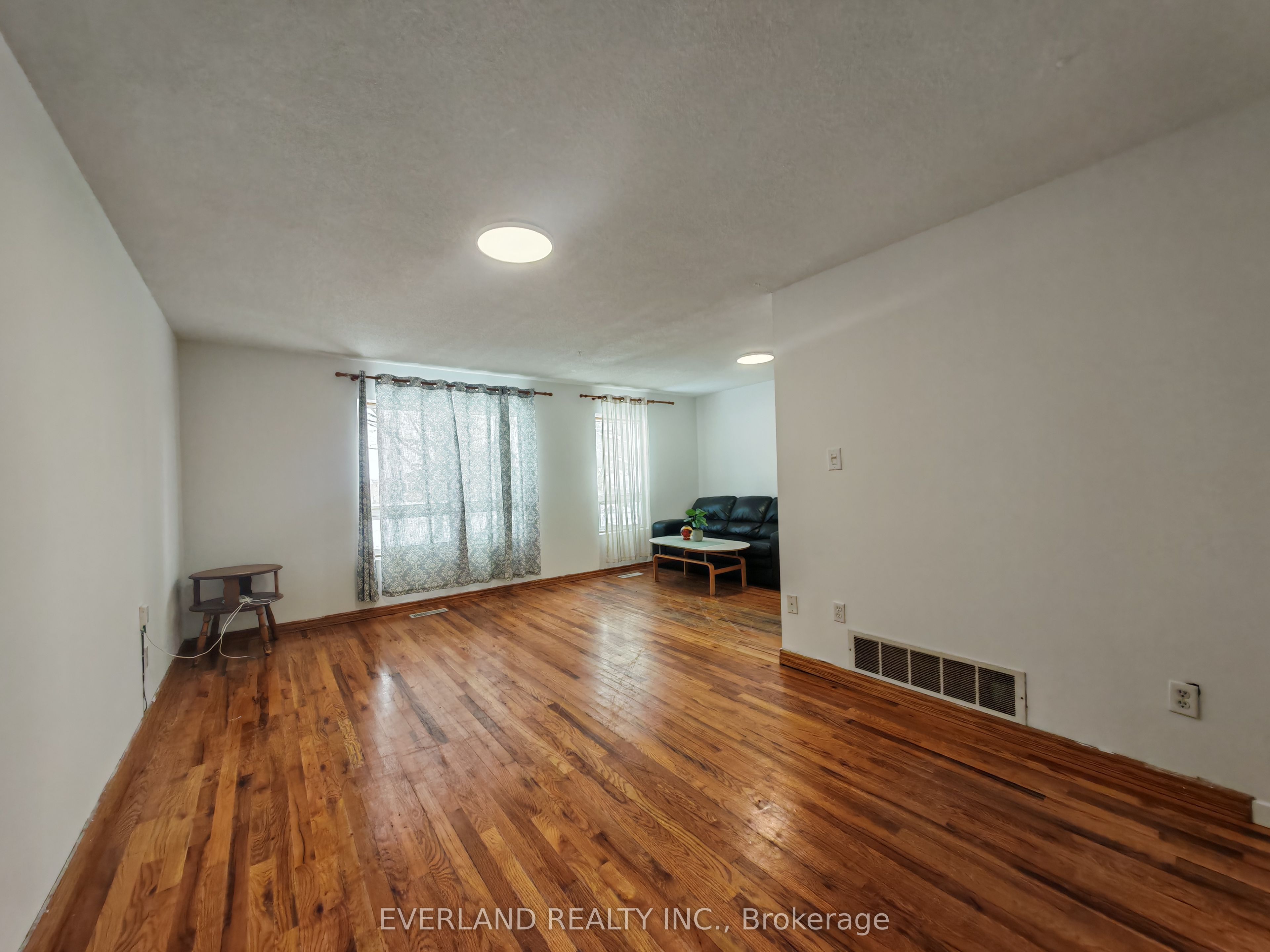 18 Camberley Court, Toronto, ON M1B 2S6 photo 4