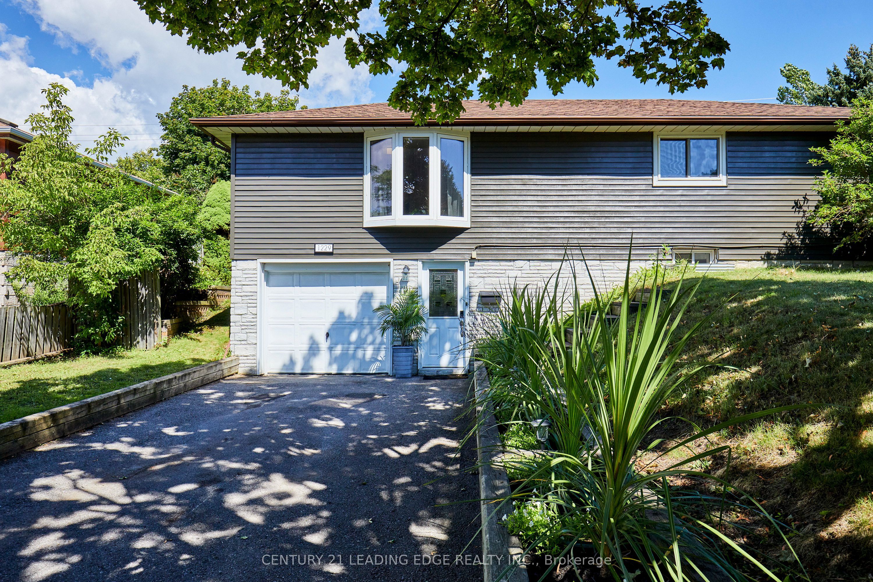 1229 Norman Court, Oshawa, ON L1H 7X2