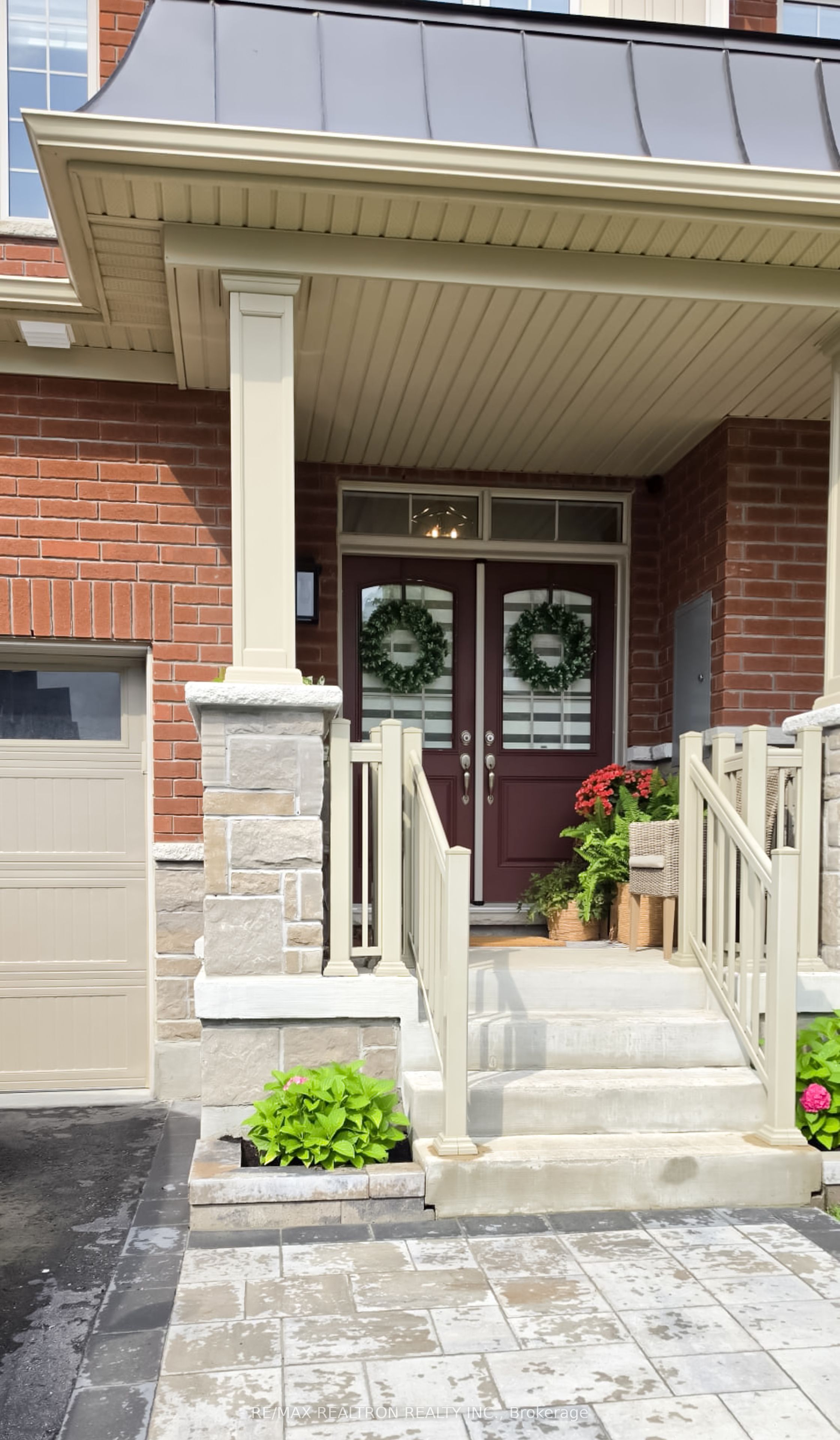28 MARLBOROUGH Street, Whitby, ON L1R 0R1 photo 2