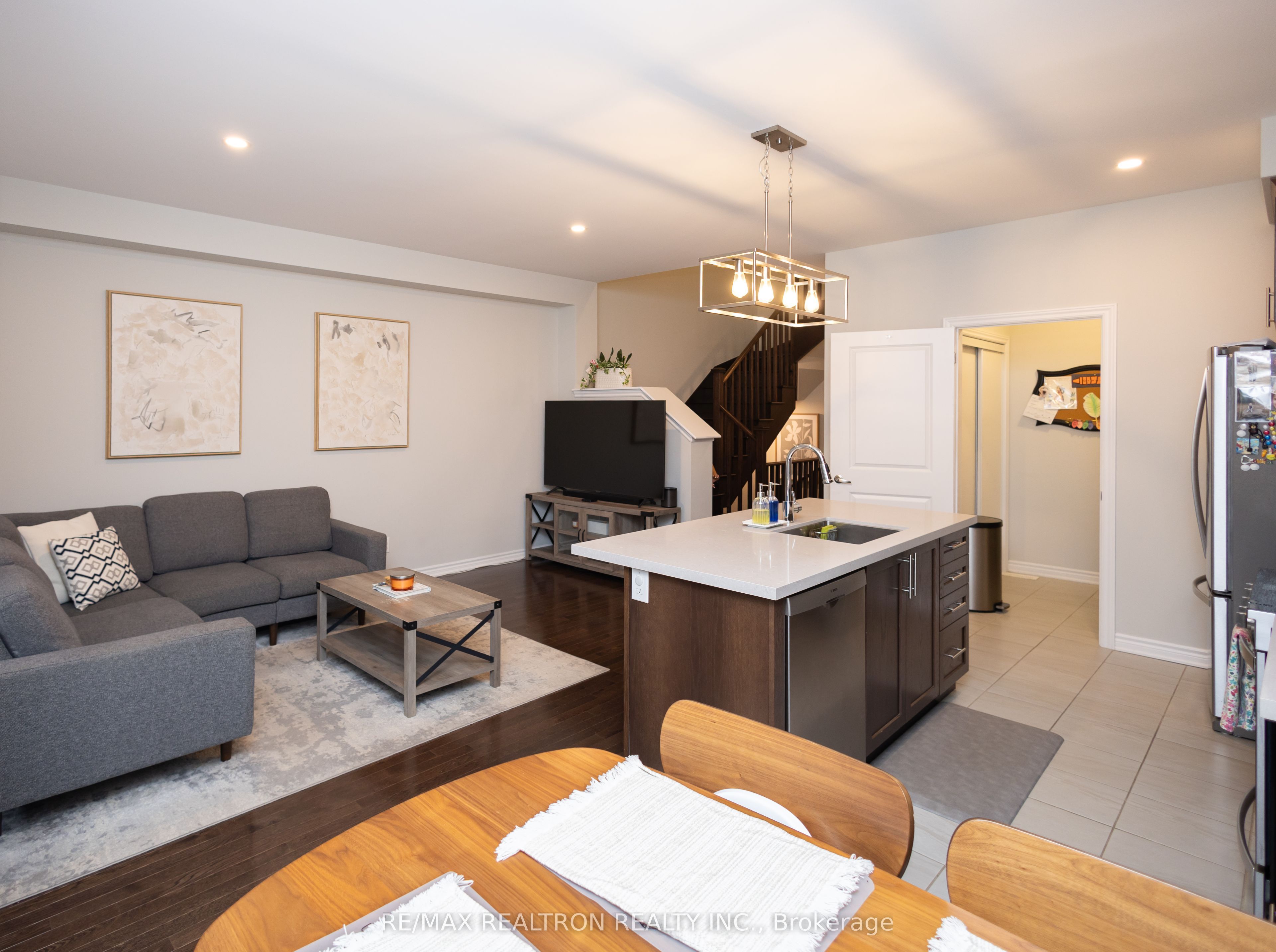 28 MARLBOROUGH Street, Whitby, ON L1R 0R1 photo 5