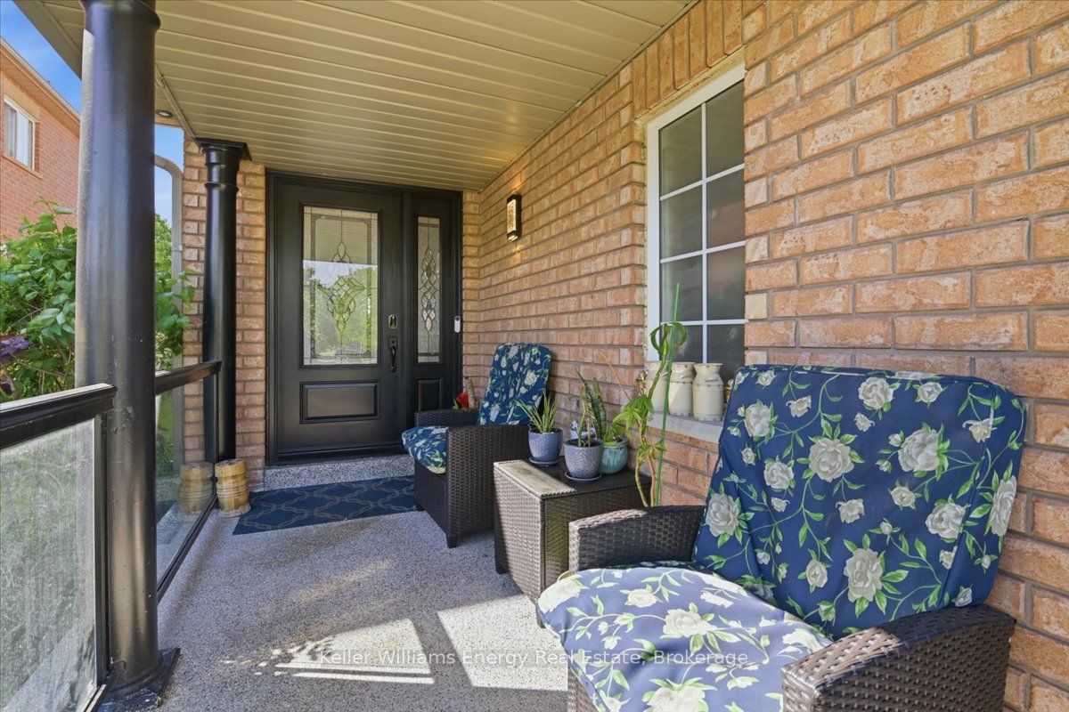 9 Iberville Road W, Whitby, ON L1M 1H5 photo 3