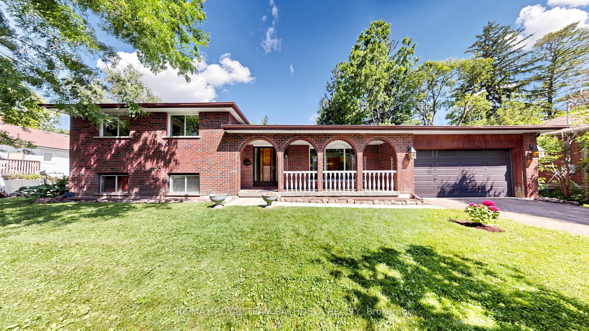 68 Fergalea Avenue, Toronto, ON M1E 3L6