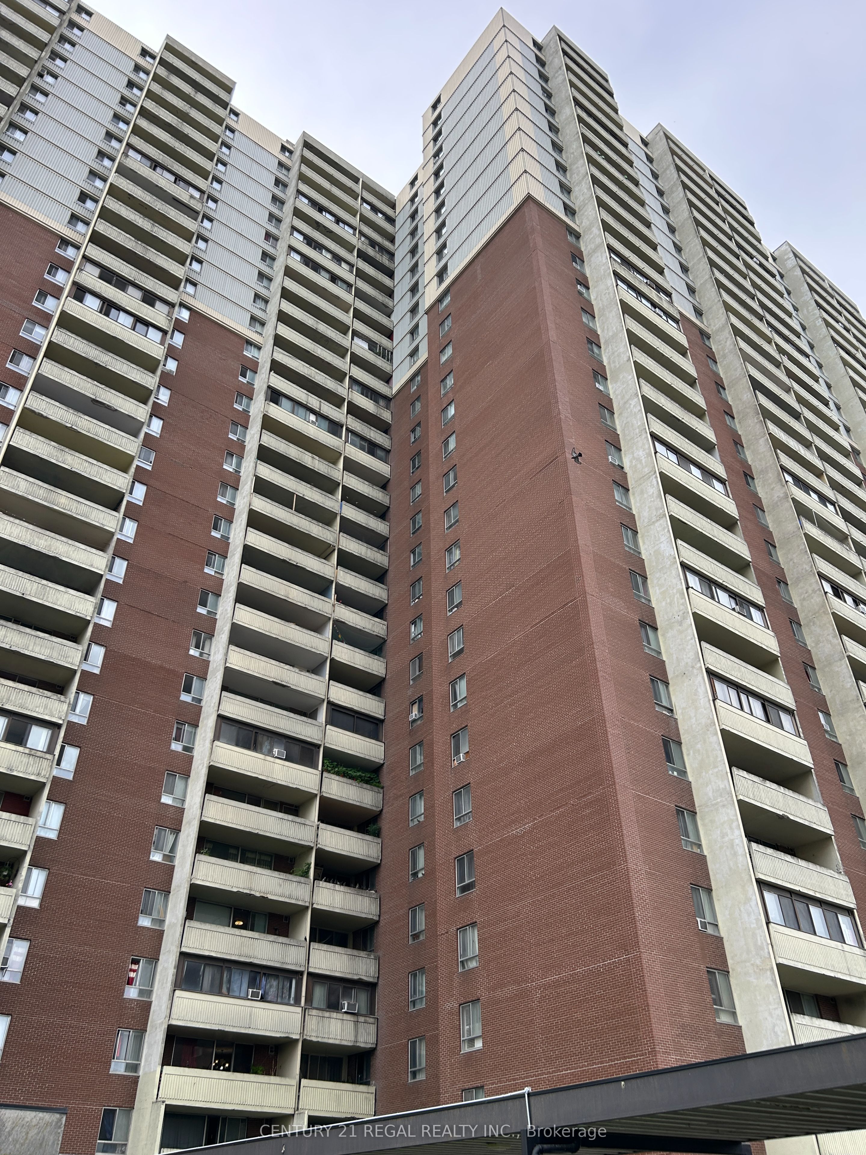 5 Massey Square 2908, Toronto, ON M4C 5L6