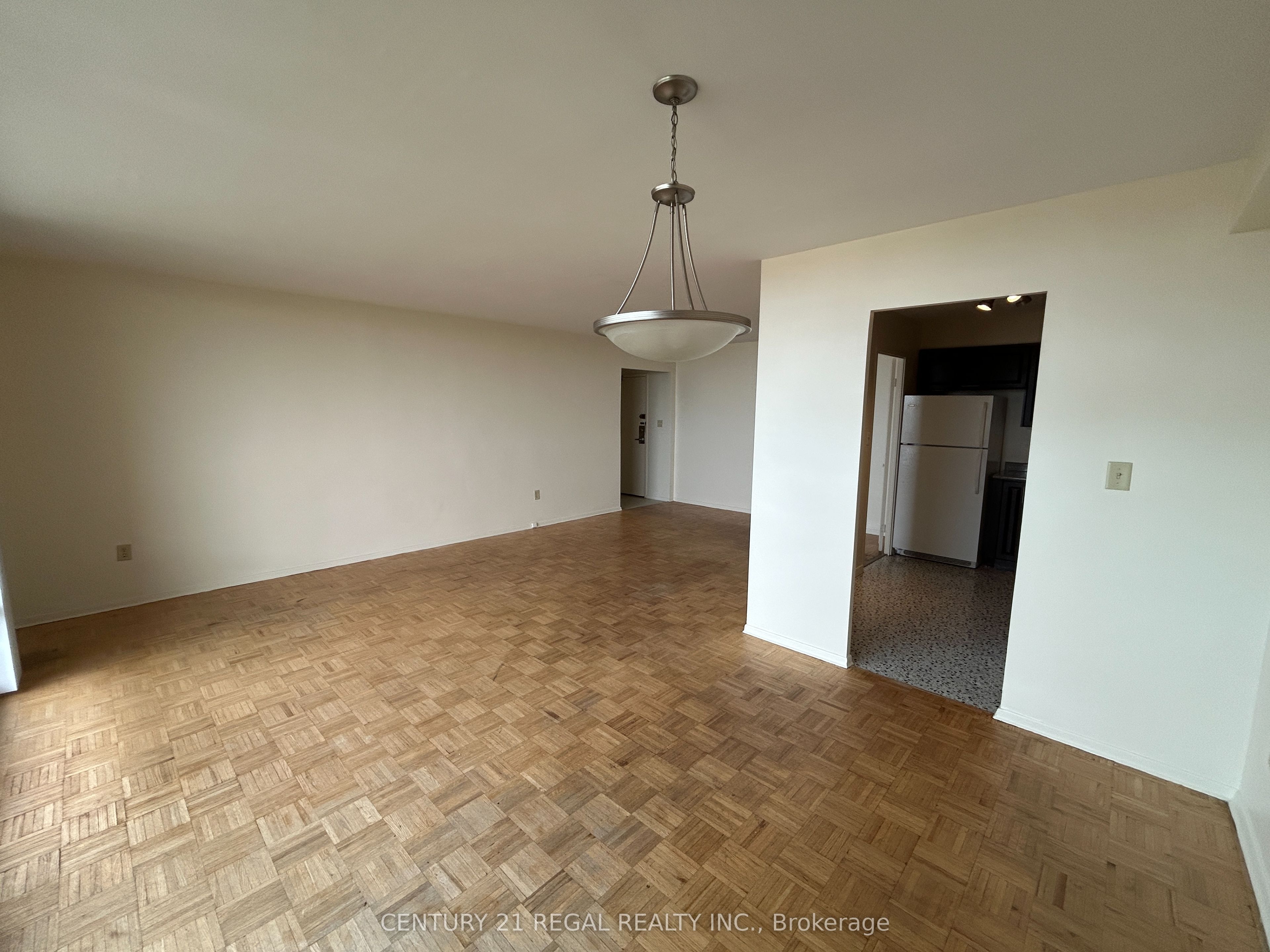 5 Massey Square 2908, Toronto, ON M4C 5L6 photo 4