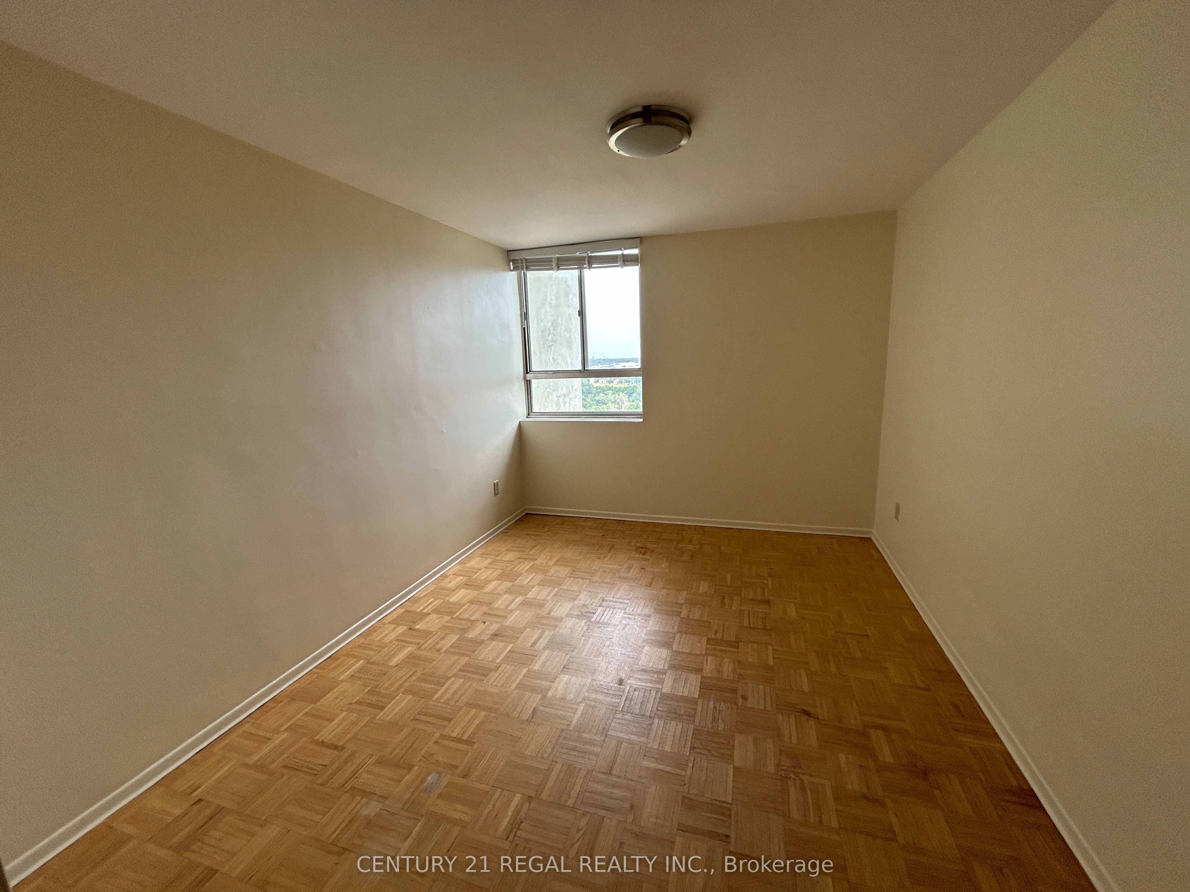 5 Massey Square 2908, Toronto, ON M4C 5L6 photo 5