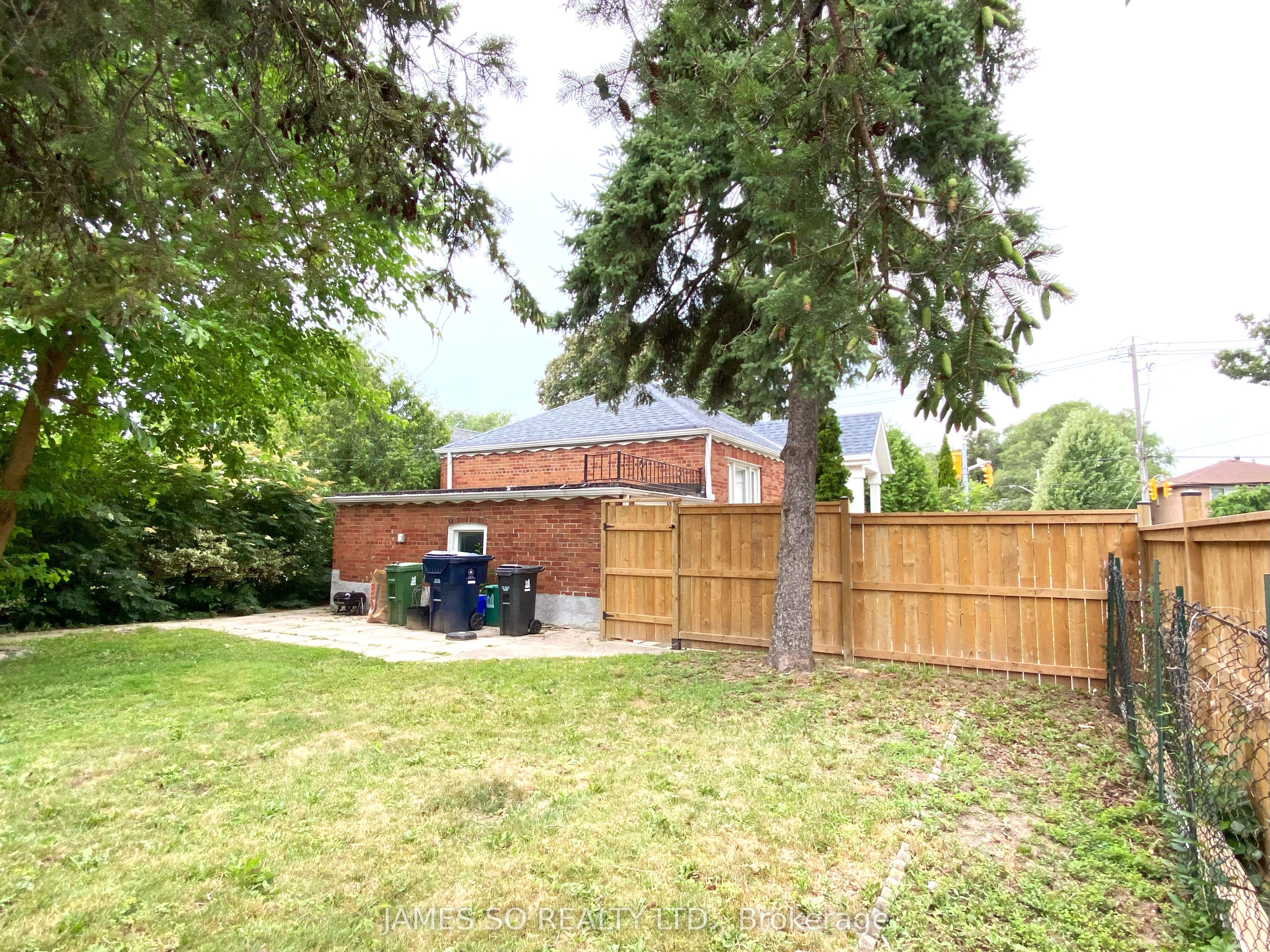 631 O'Connor Drive, Toronto, ON M4C 3A5 photo 2
