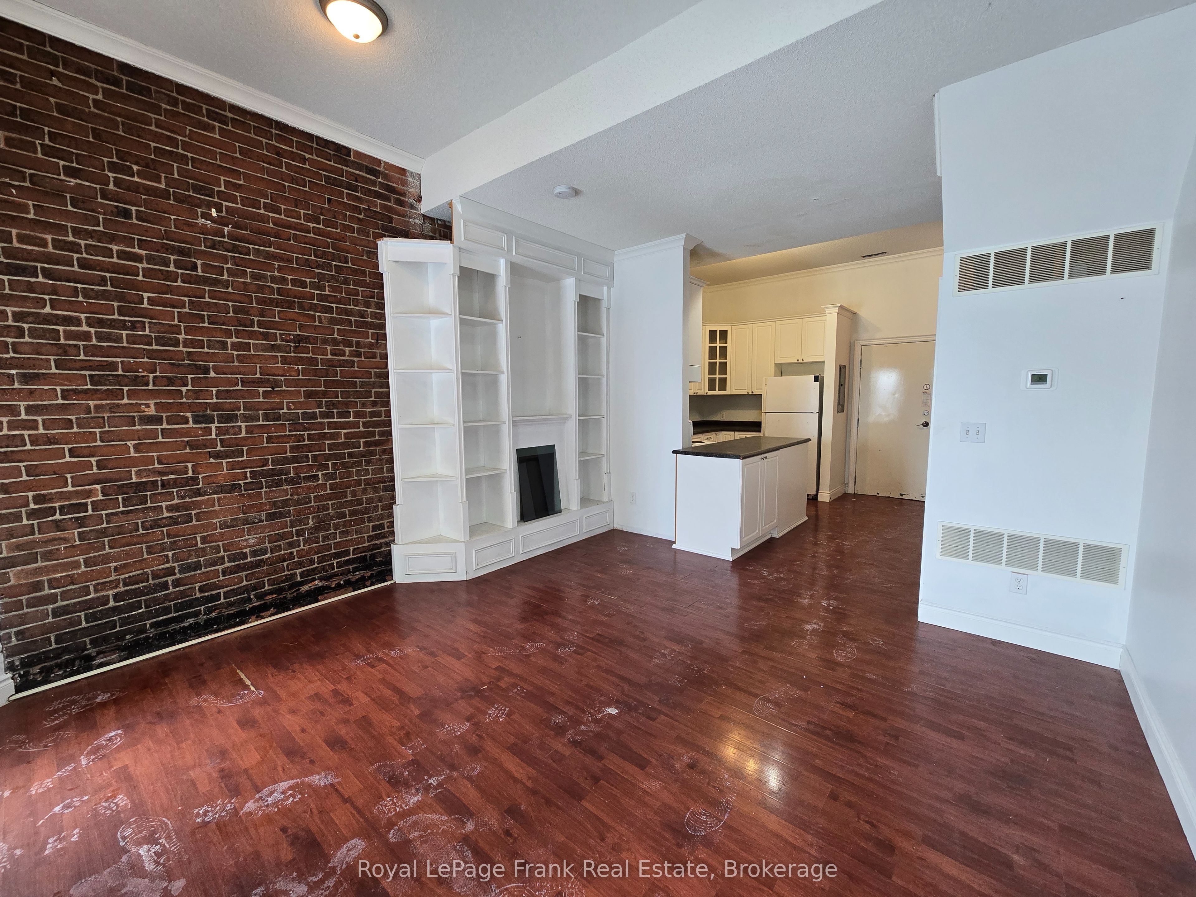 54 King Street E 205, Clarington, ON L1C 1N3 photo 3